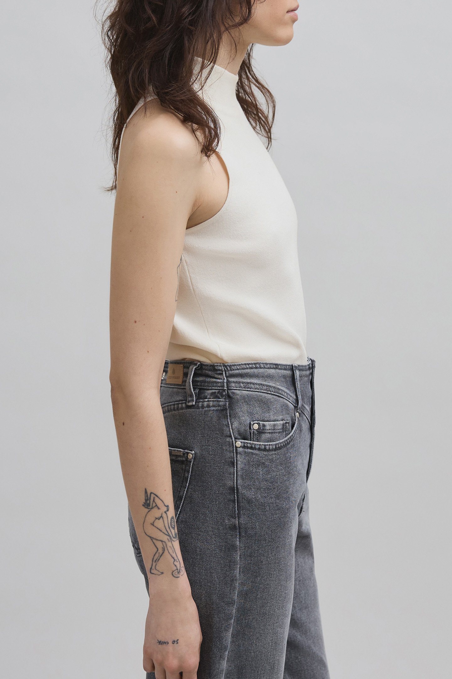 OFF-WHITE SLEEVELESS KNIT HIGH NECK SWEATER 5