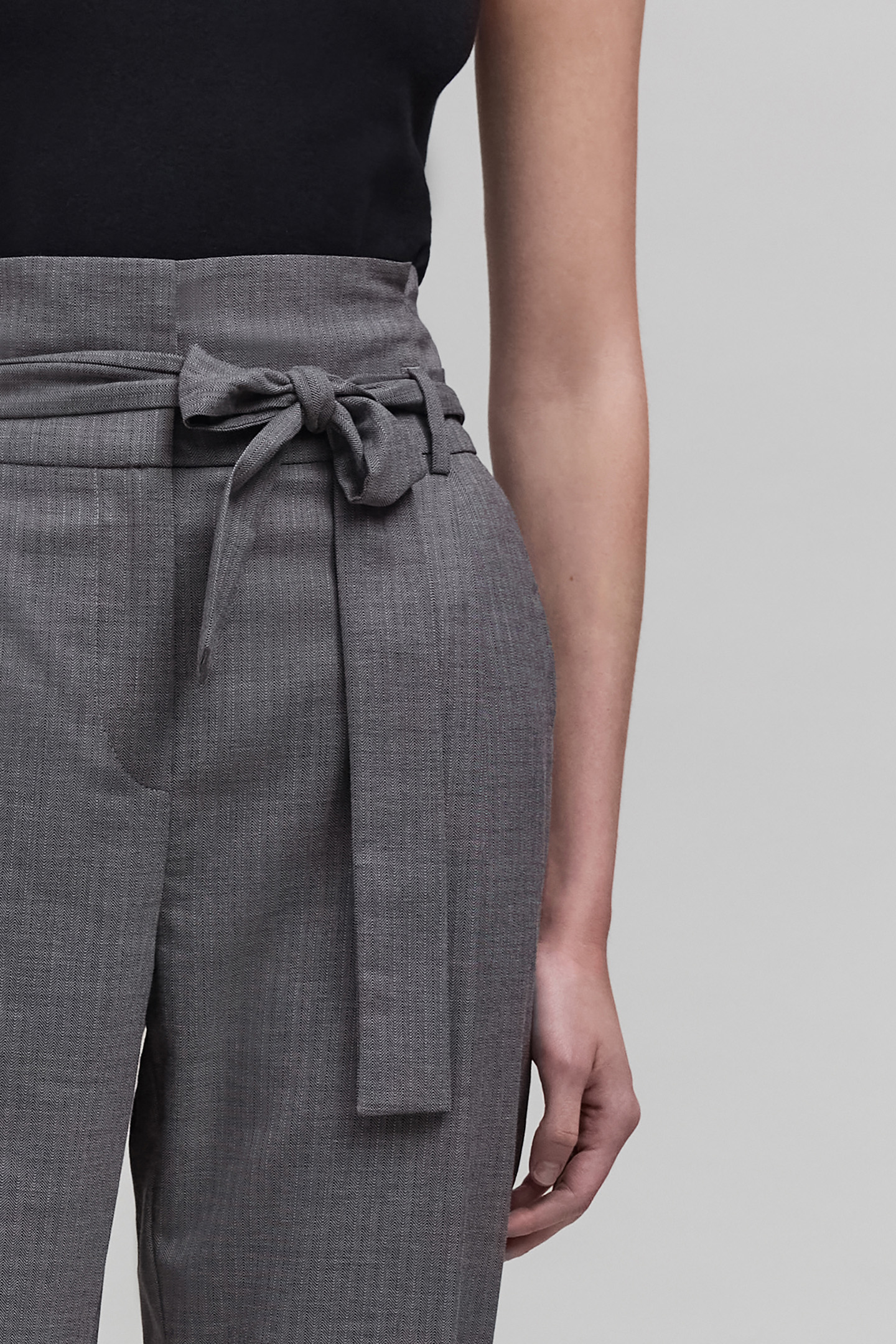 7/8TH GREY HERRINGBONE CARROT PANTS 6