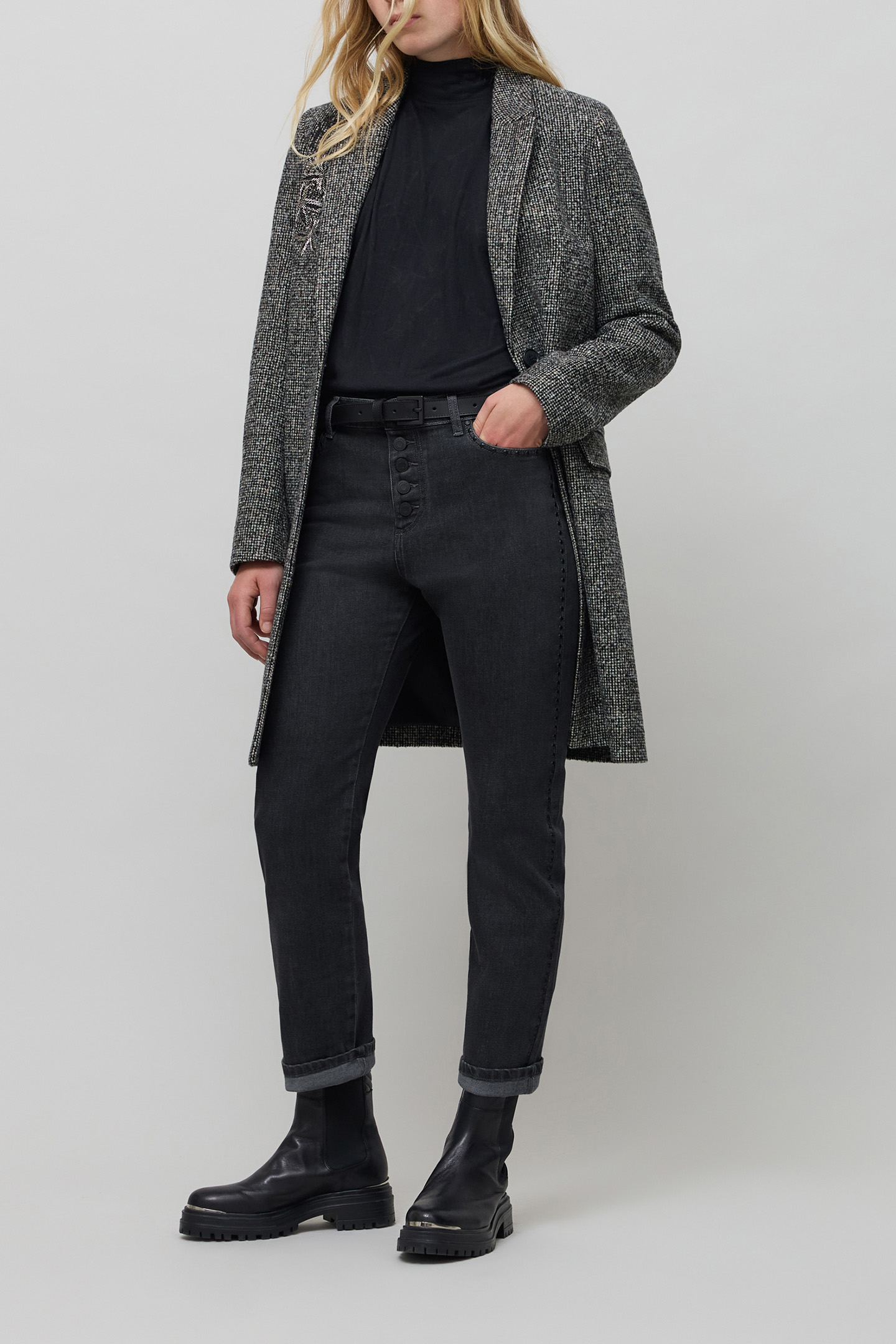 HIGH-WAISTED WASHED BLACK STRAIGHT JEANS WITH STUD 5