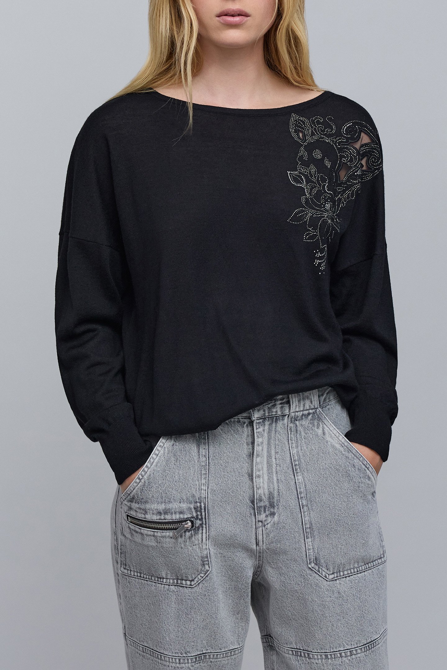 BLACK FRONT/BACK KNIT SWEATER WITH FLOWERS 4