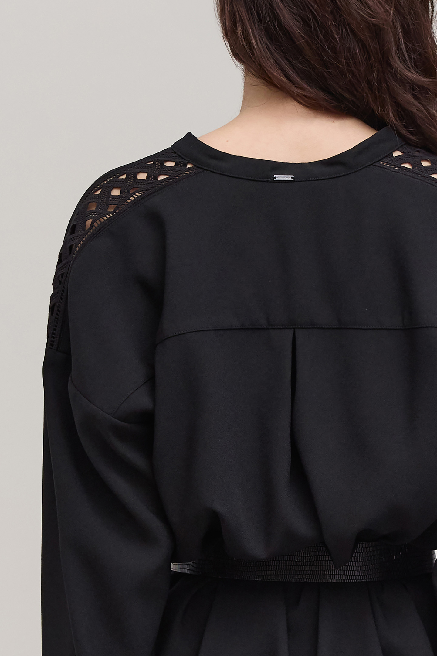 BLACK DRESS WITH LACE GUIPURE SLEEVES 4