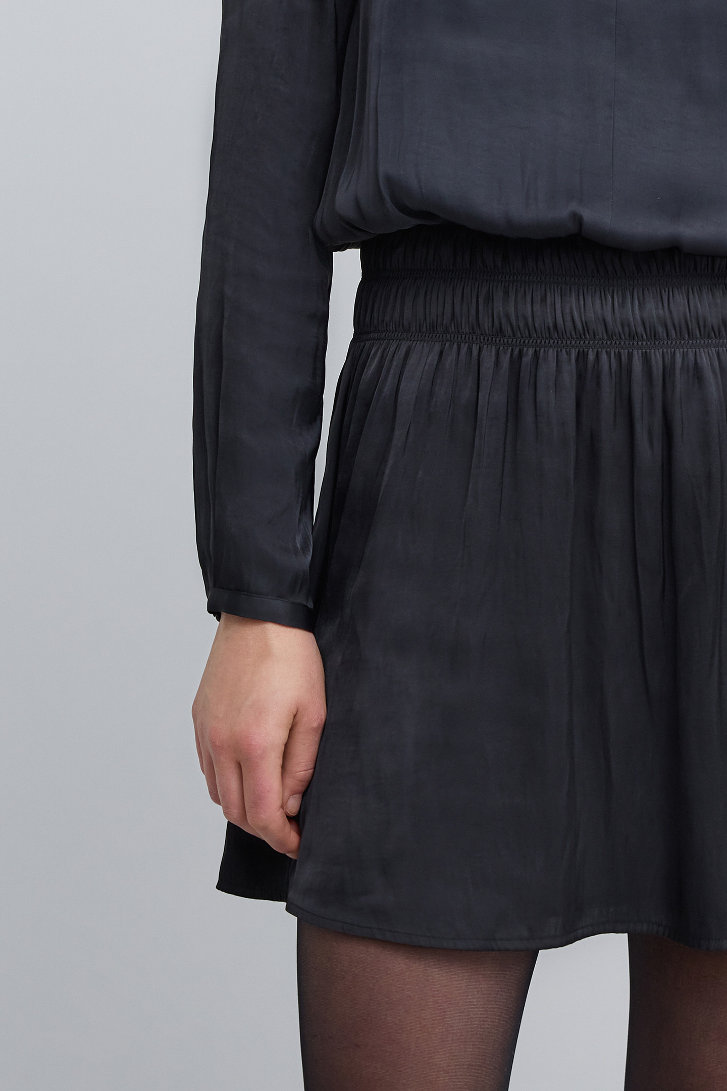 BLACK CRINKLED SMOCKED DRESS 5