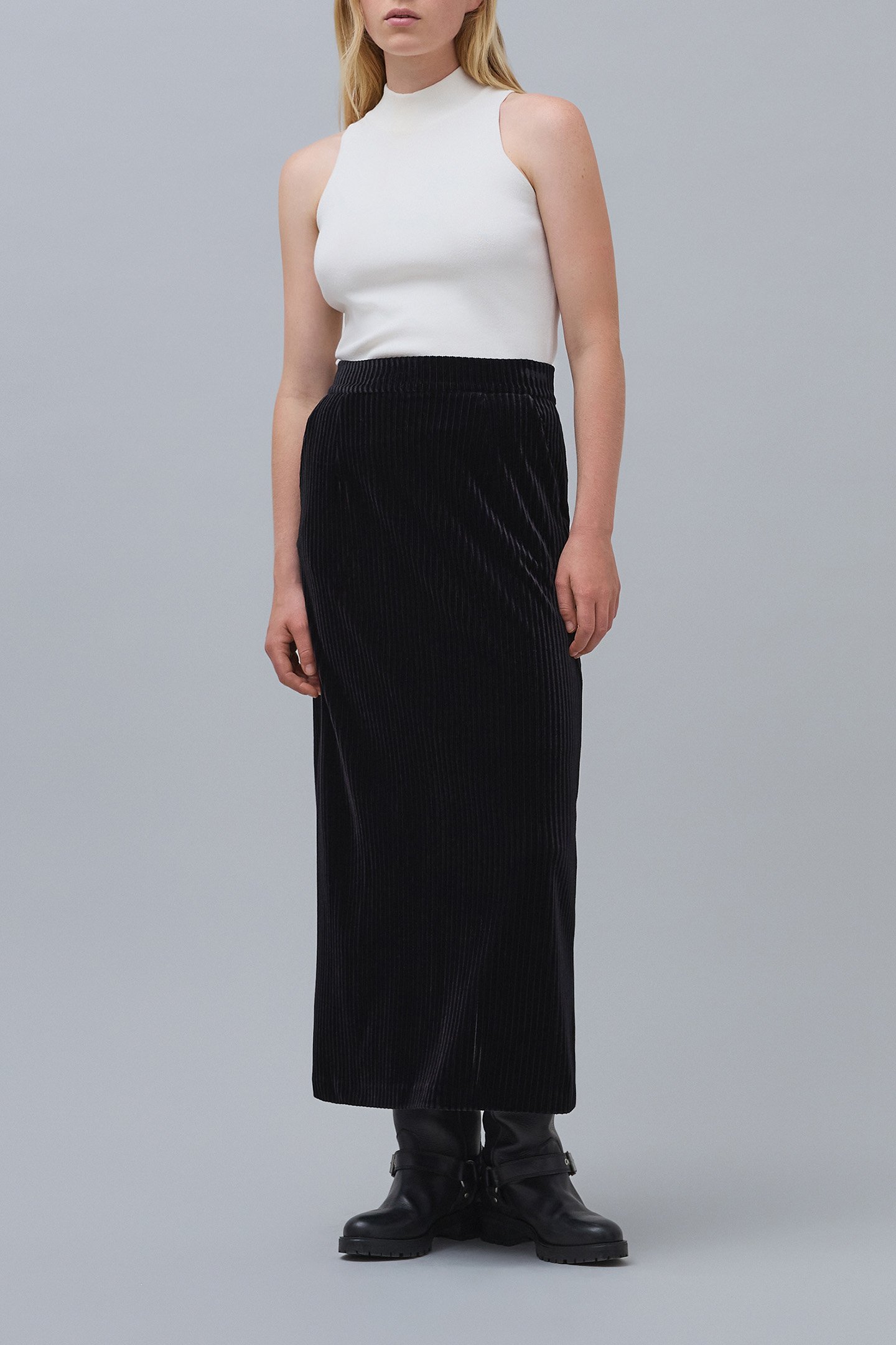 BLACK CORDUROY PENCIL SKIRT by IKKS