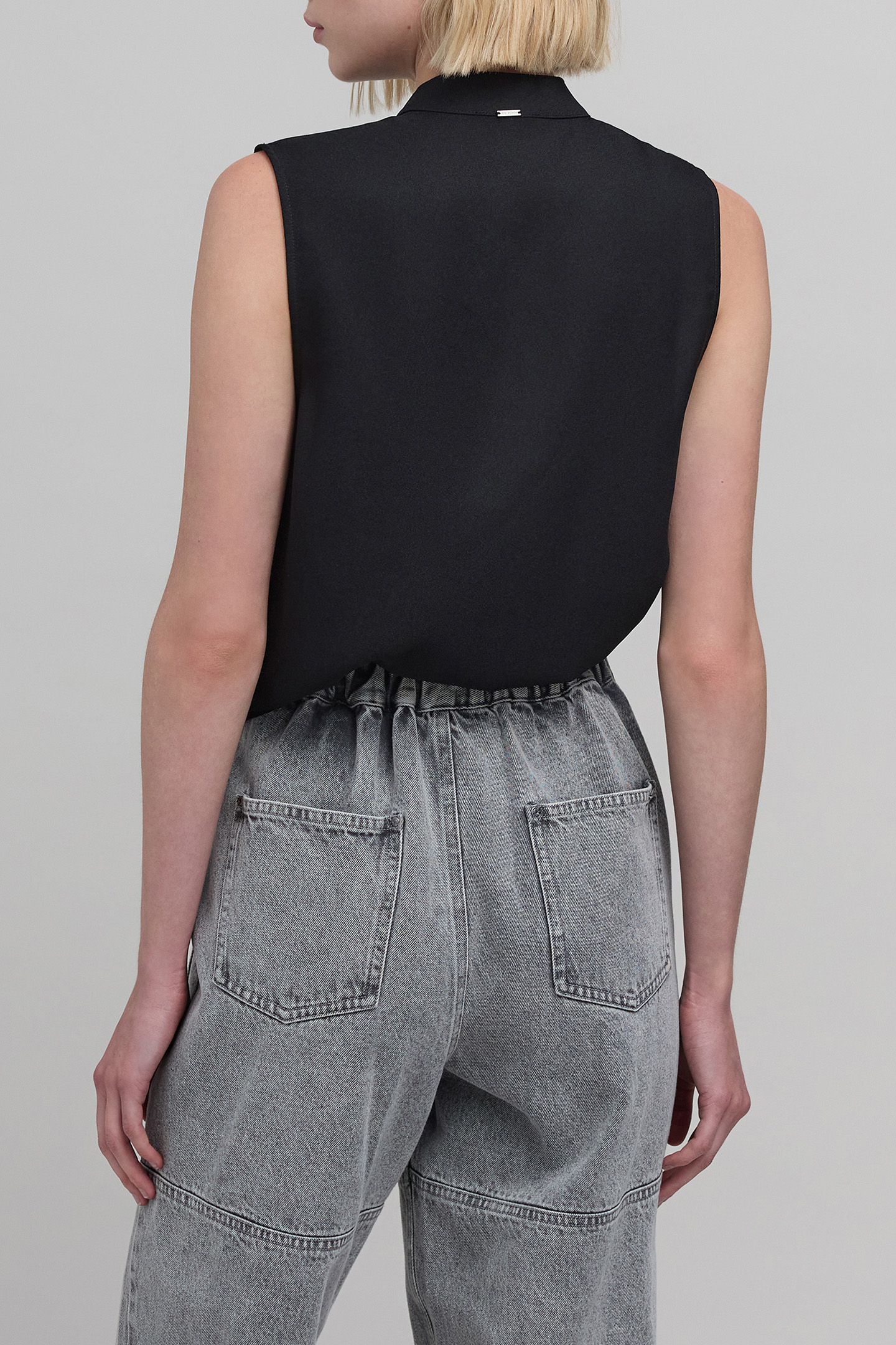 BLACK TOP WITH ASYMMETRICAL CLOSURE 2