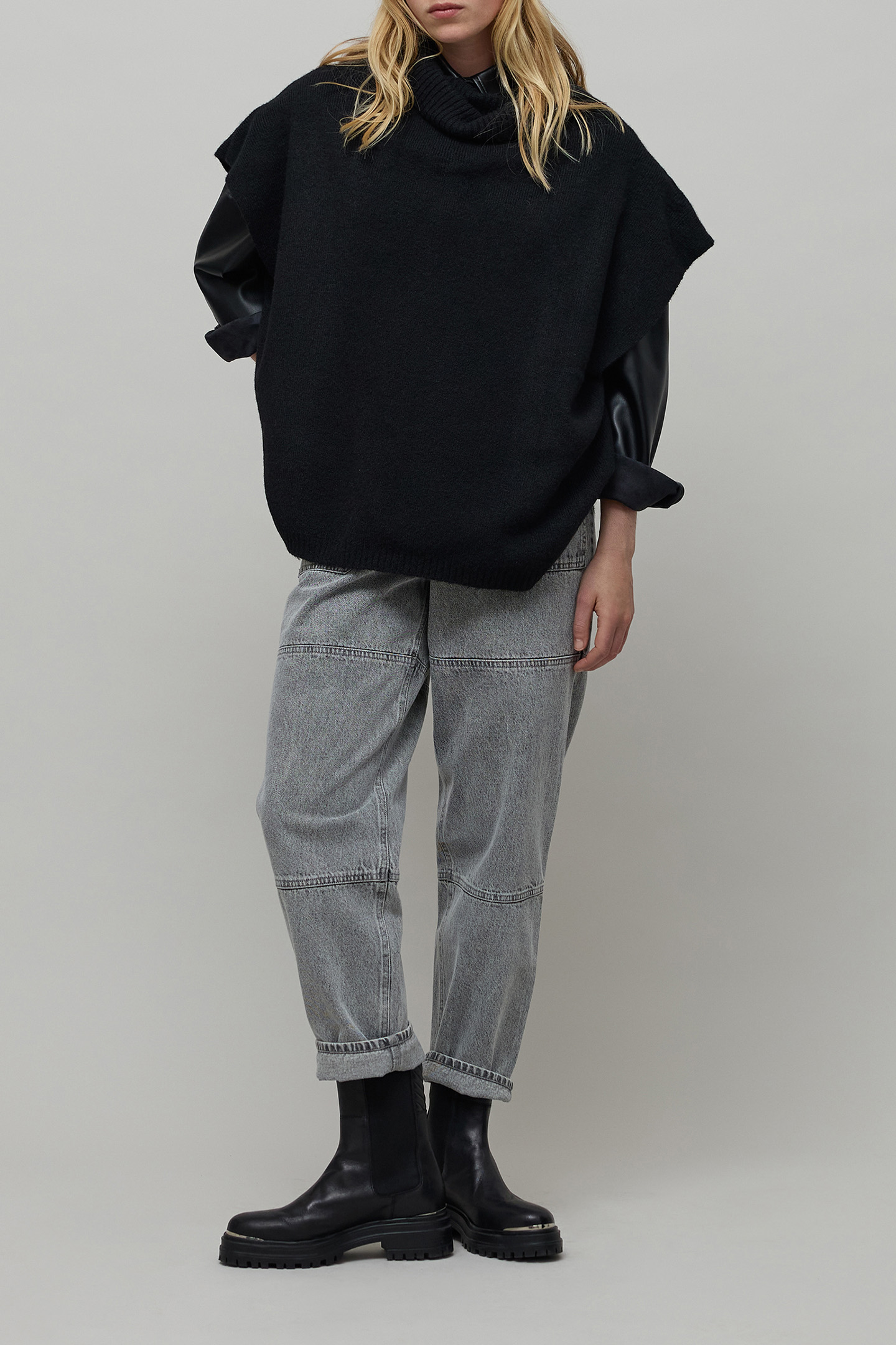 HIGH-WAISTED GREY STRAIGHT JEANS WITH POCKET ZIP 4