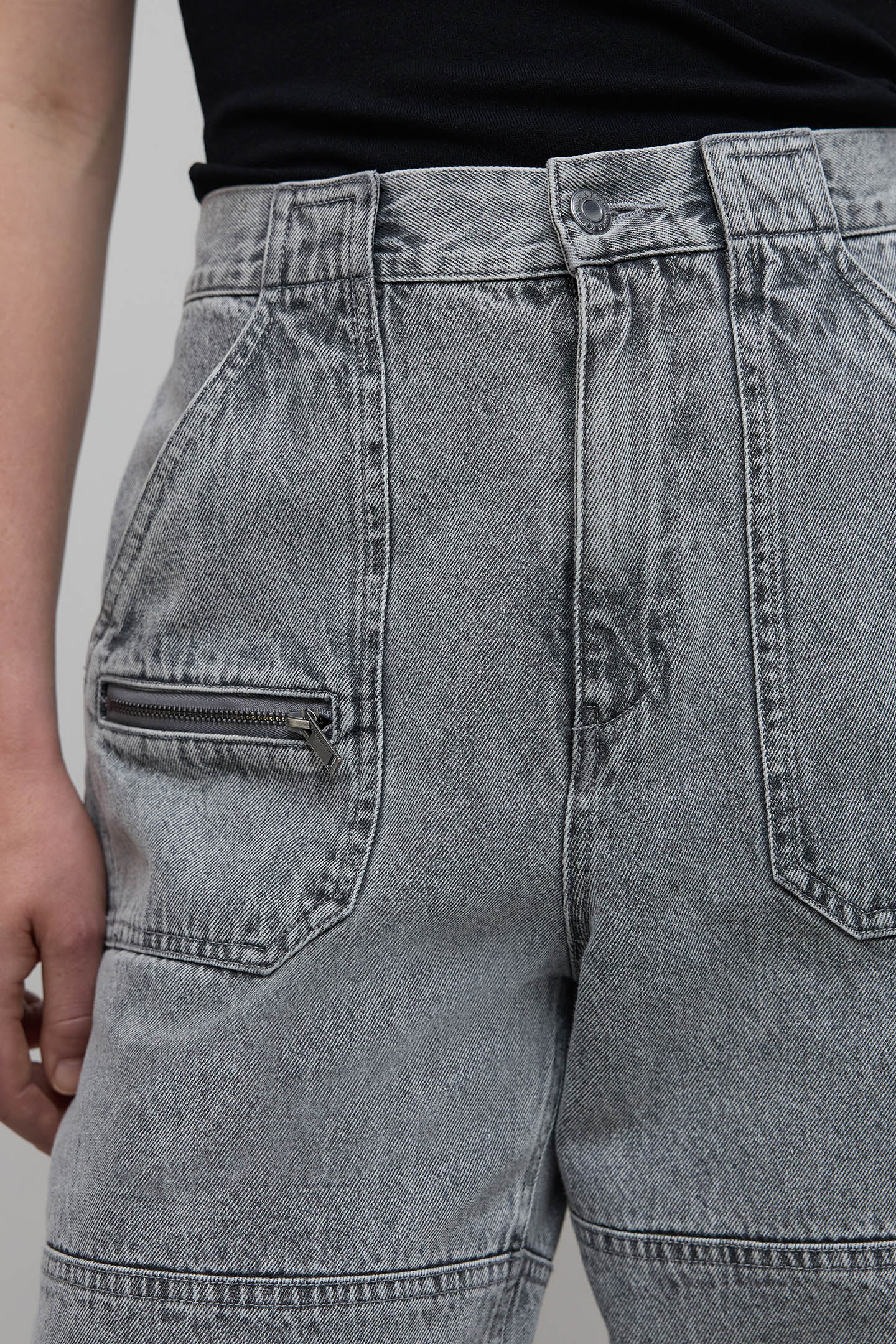 HIGH-WAISTED GREY STRAIGHT JEANS WITH POCKET ZIP 6