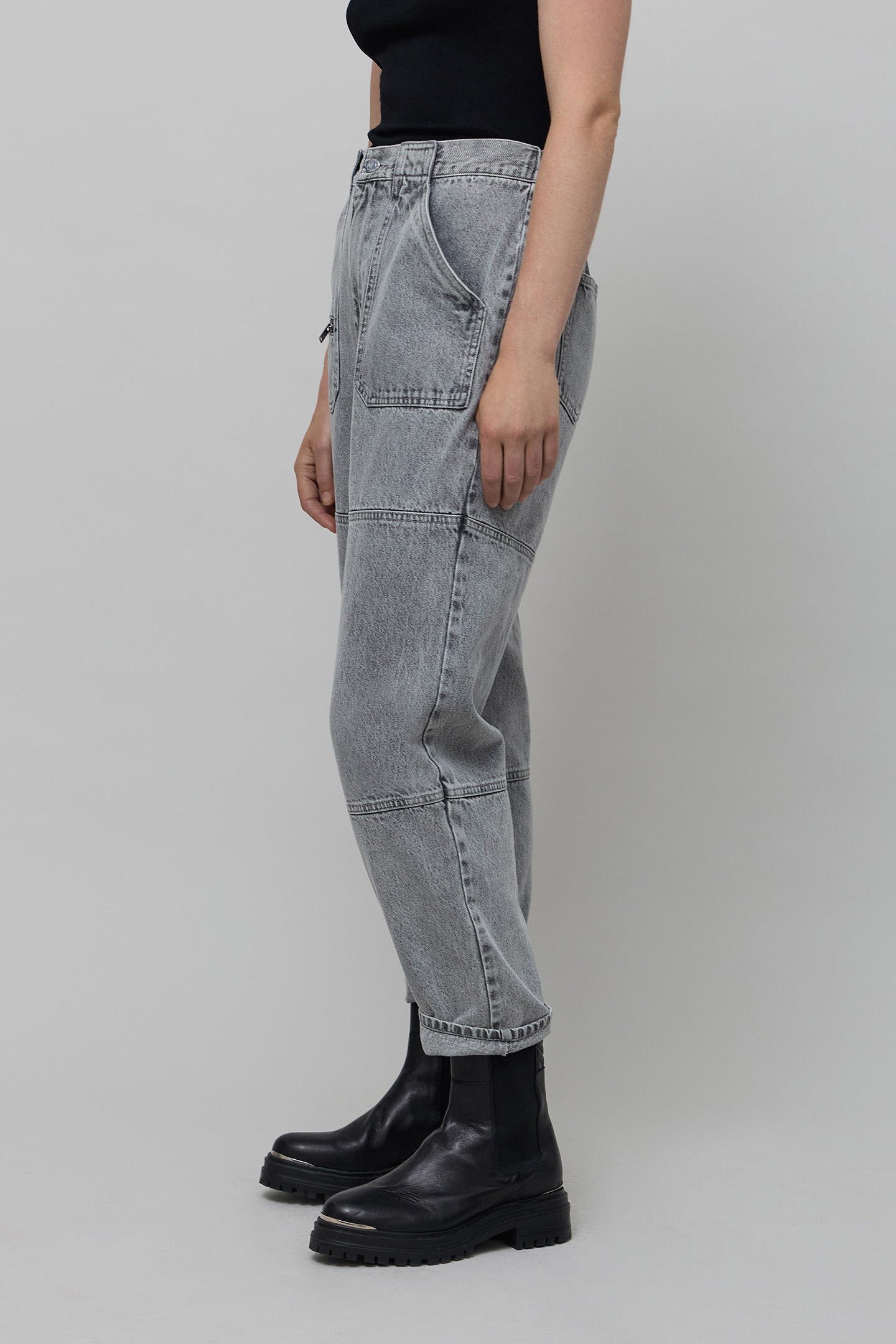 HIGH-WAISTED GREY STRAIGHT JEANS WITH POCKET ZIP 5