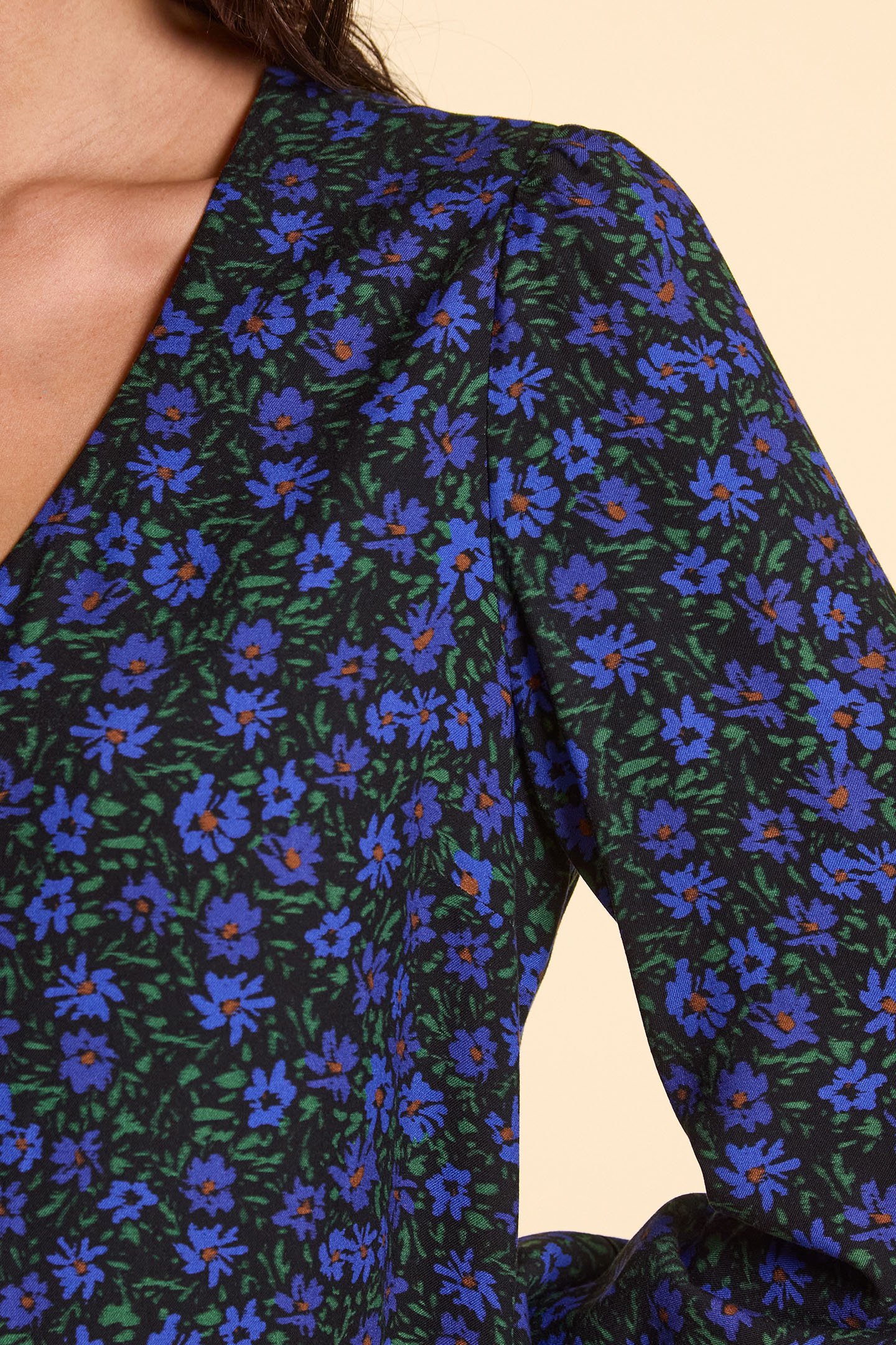 BLACK DRESS WITH WINTER FLOWERS PRINT 6