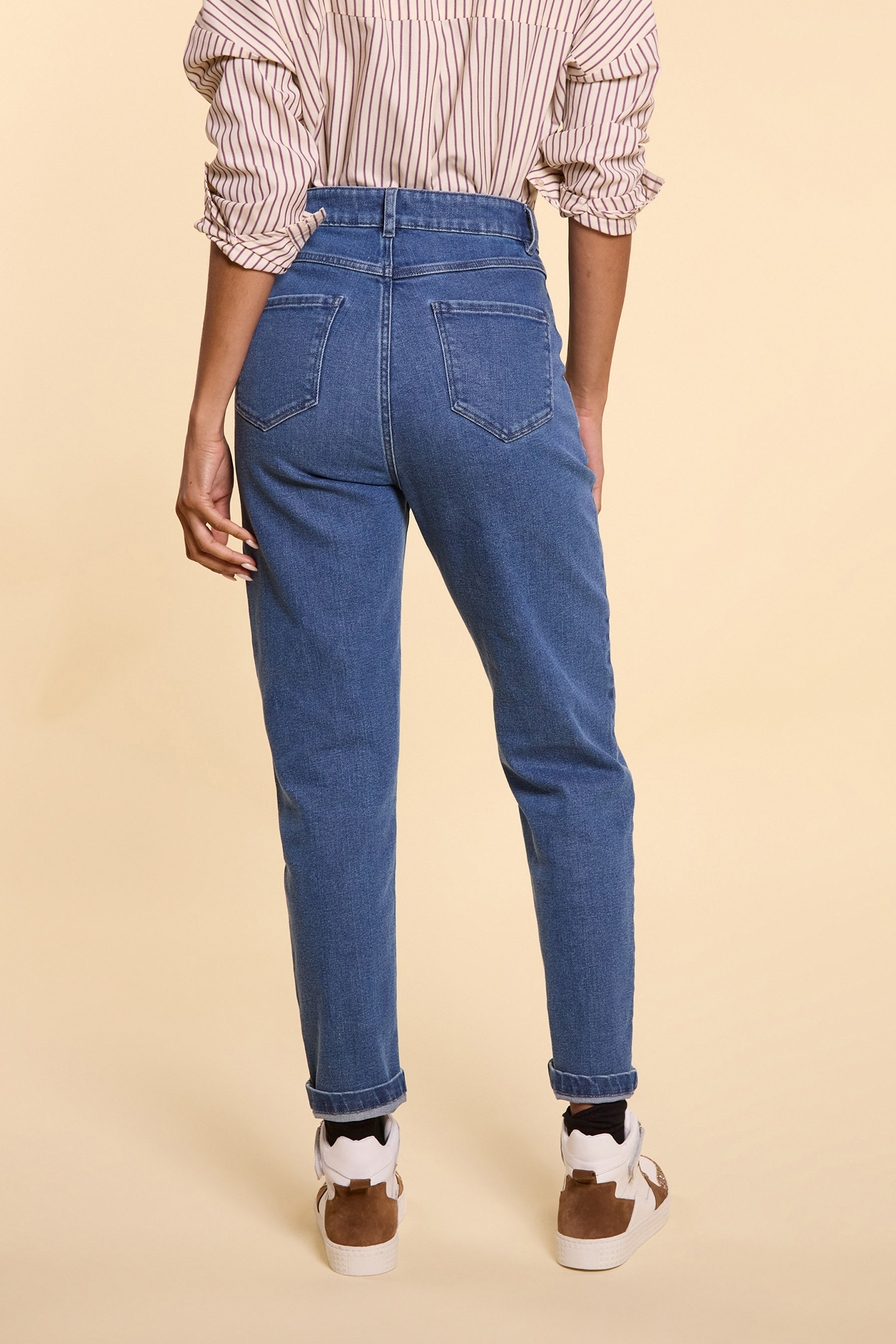 AUTHENTIC BLUE SLOUCHY JEANS 2