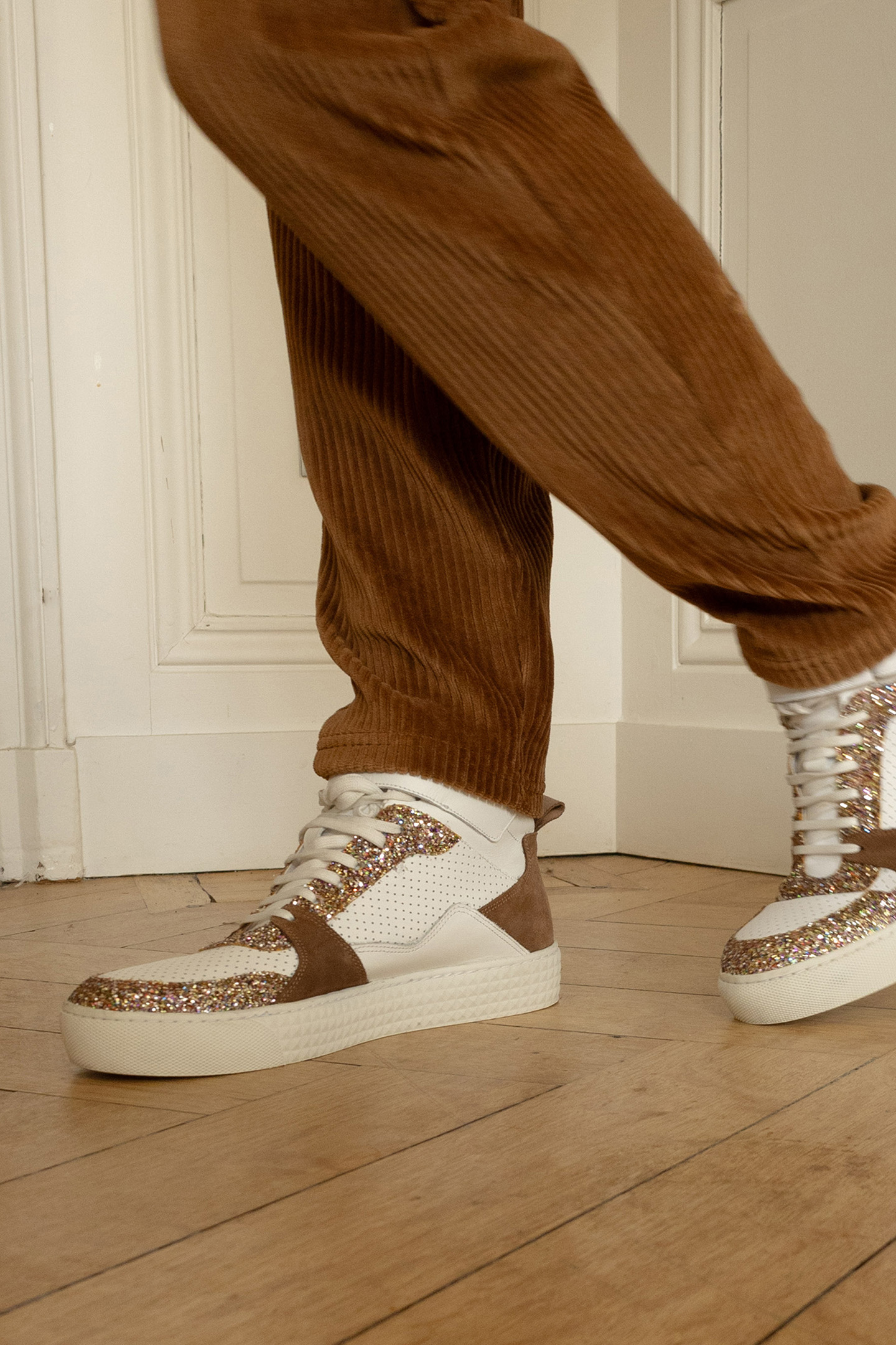 HIGH-TOP BROWN AND WHITE SEQUINED SNEAKERS 10