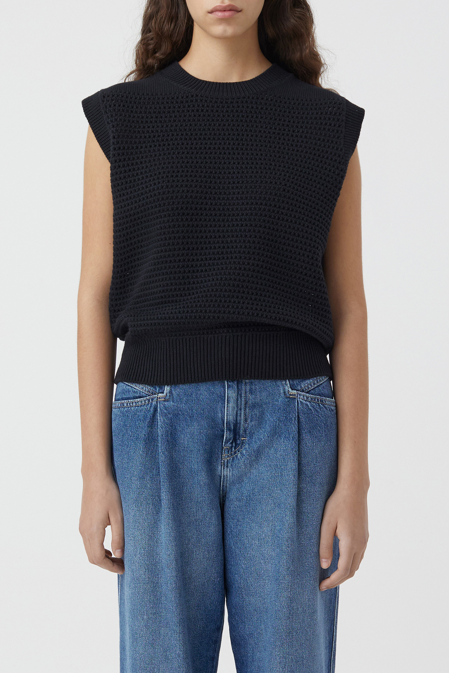 CREW NECK VEST KNITS BLACK 1