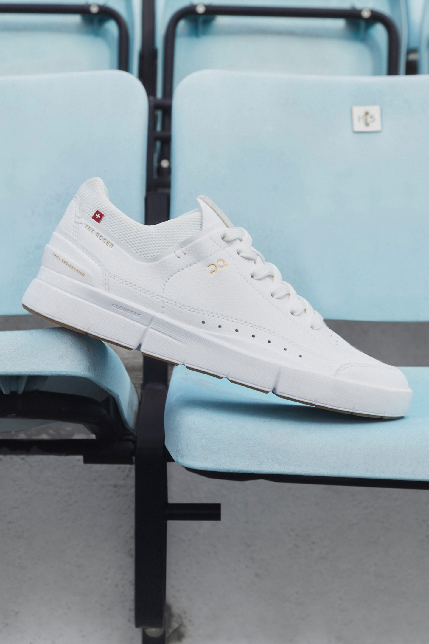 THE ROGER CENTRE COURT 1 WHITE GUM 7