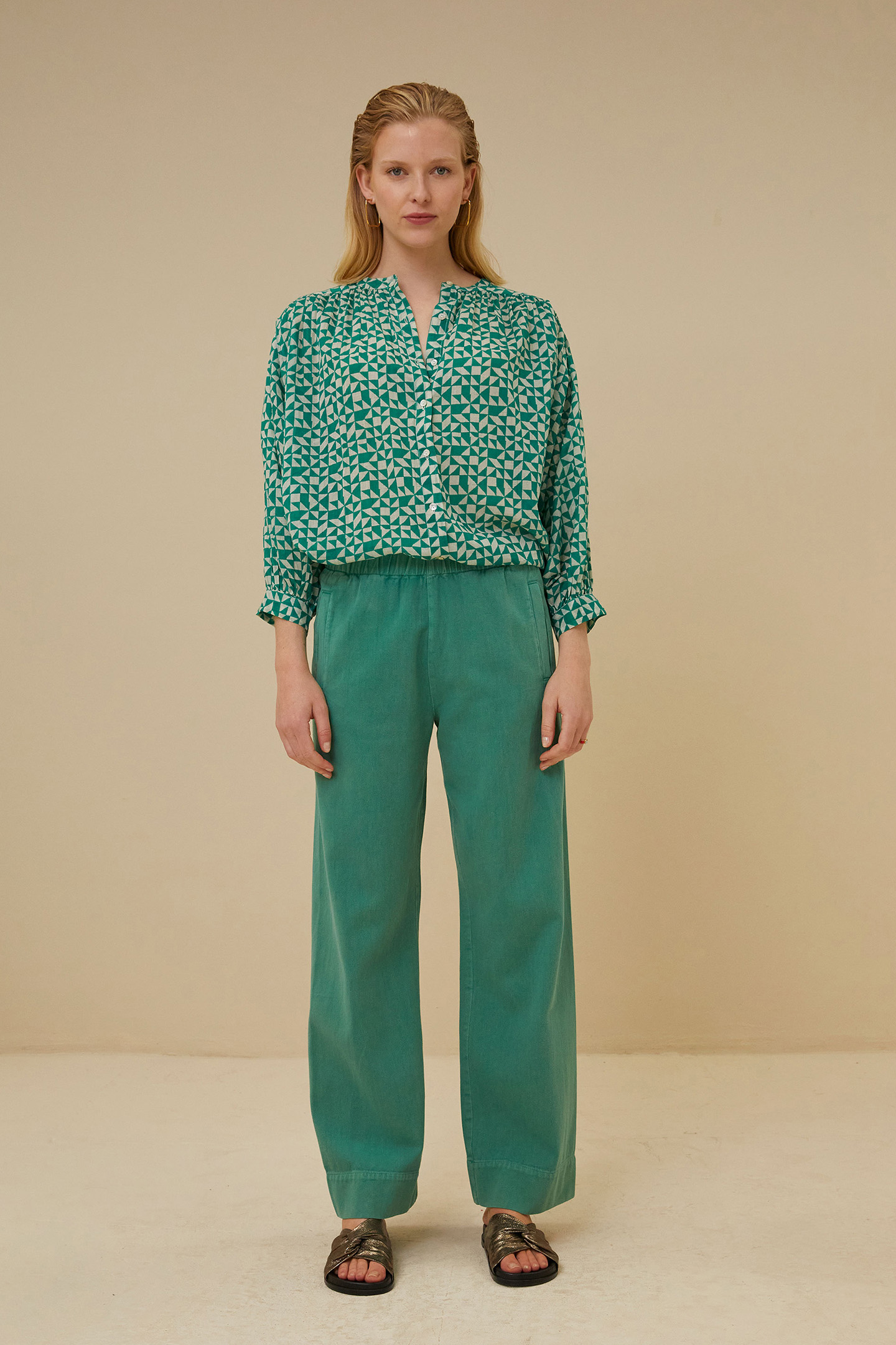 LUCY GRAPHIC BLOUSE GRAPHIC GREEN PRINT 2