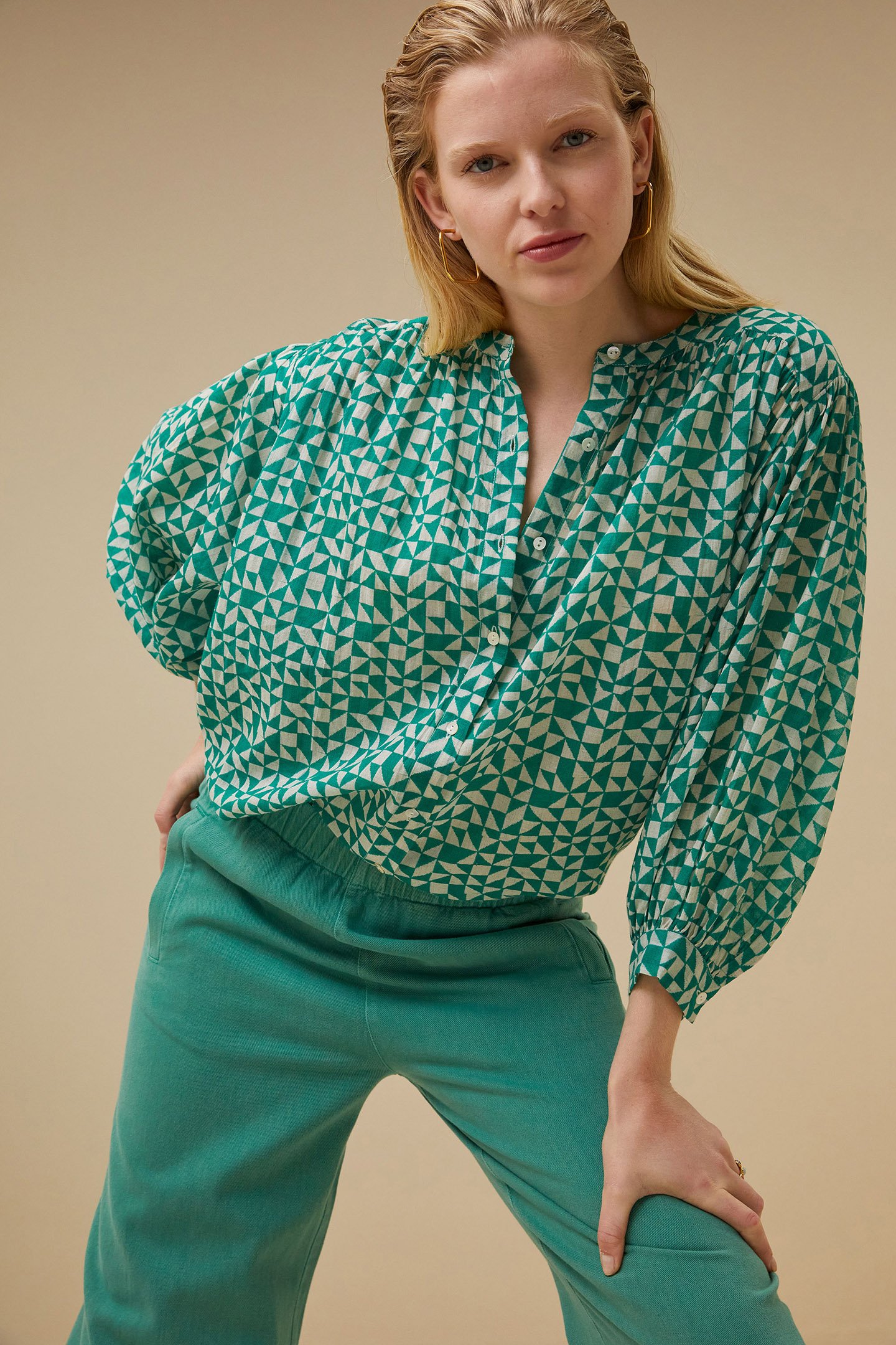 LUCY GRAPHIC BLOUSE GRAPHIC GREEN PRINT by BY-BAR