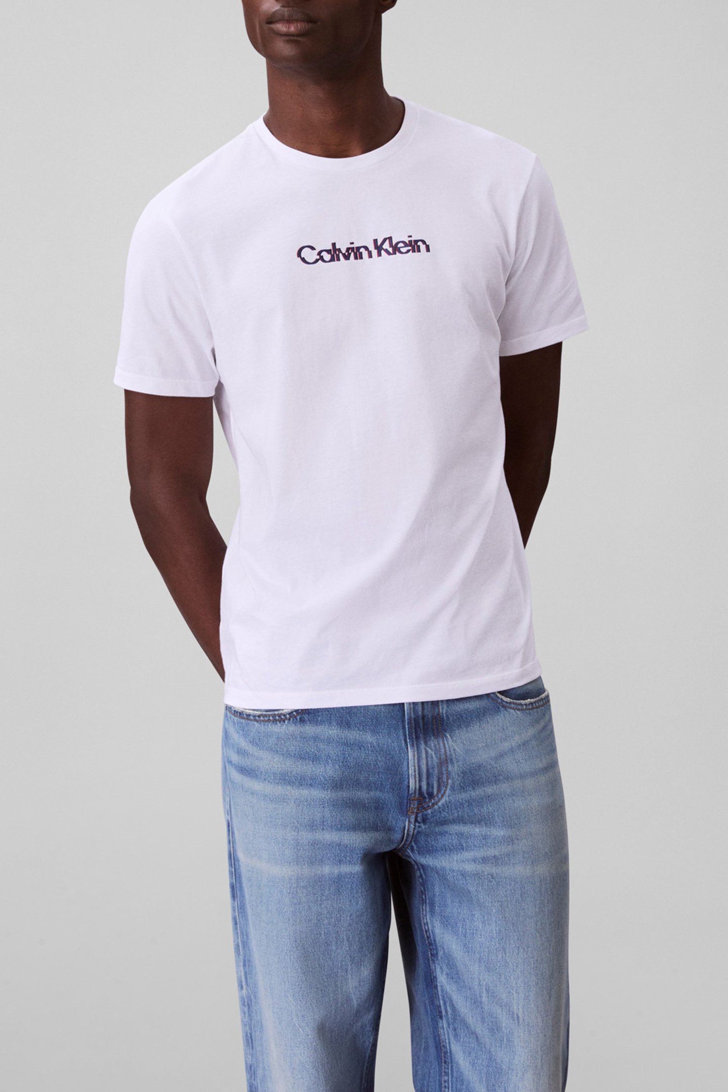 SS GLITCHED LOGO EU BRILLIANT WHITE by Calvin Klein