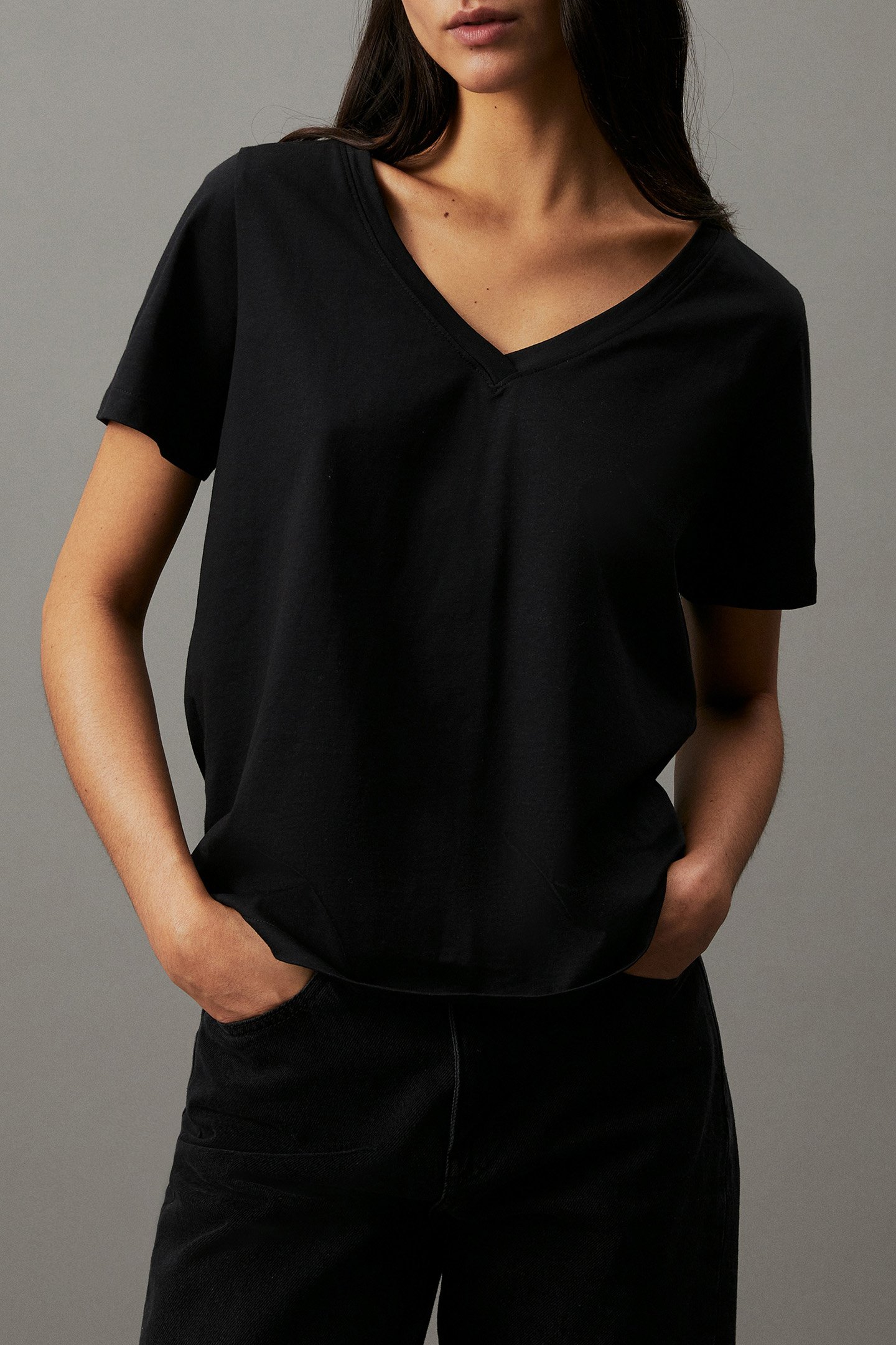 SMOOTH COTTON V NECK CK BLACK by Calvin Klein