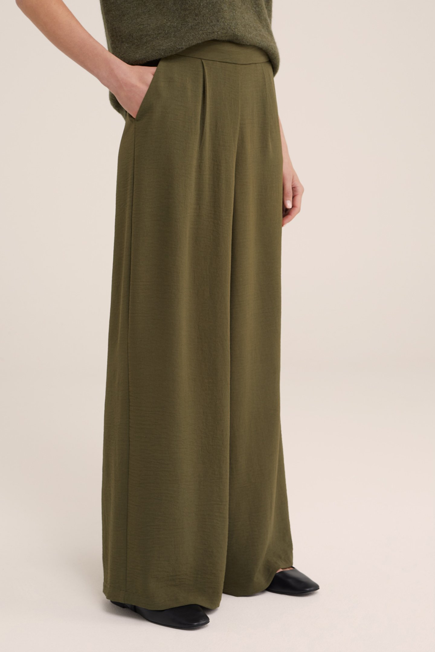TROUSER ARMY GREEN by WE Fashion
