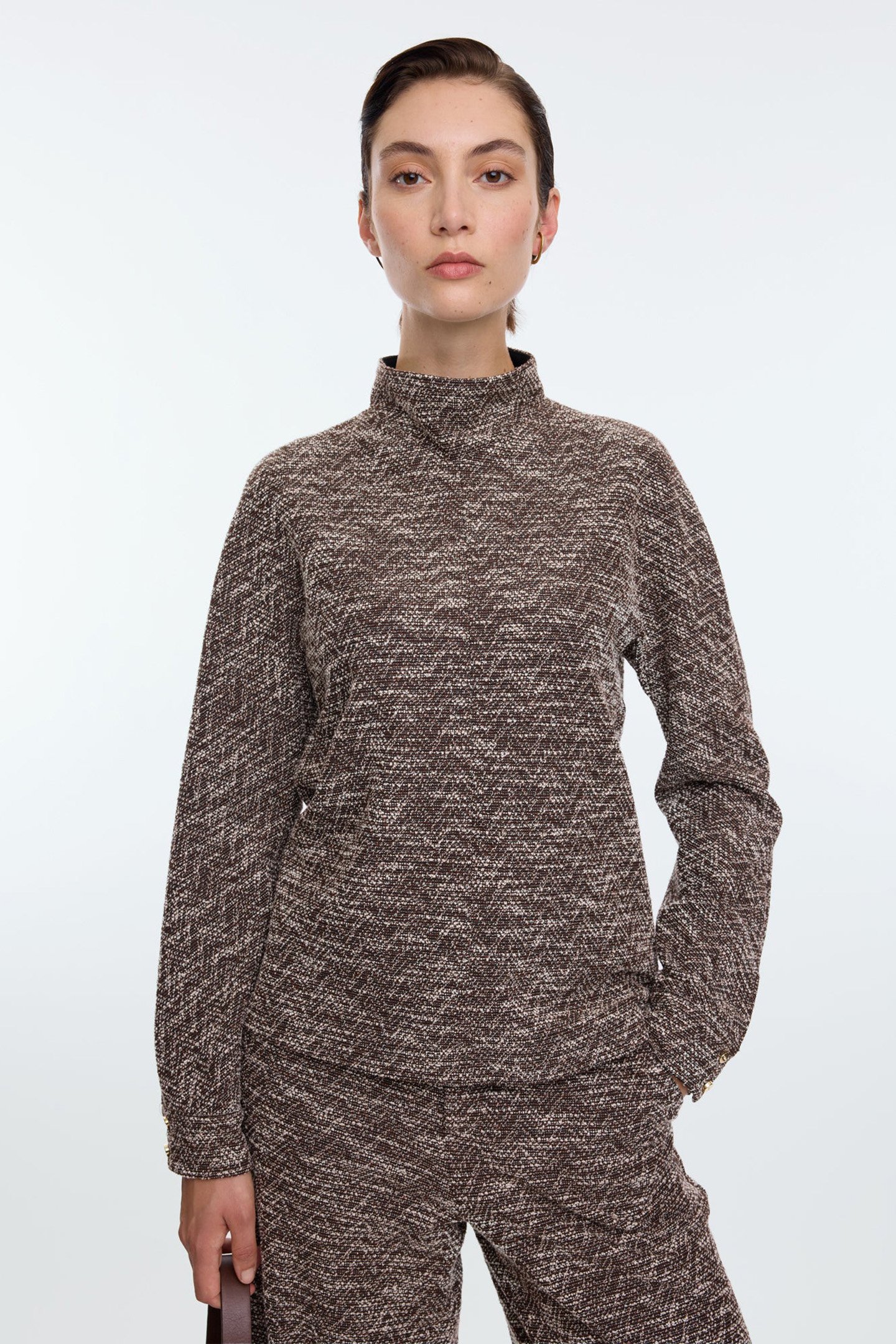 HIGH NECK TWEED TOP EAGLE BROWN by Vanilia