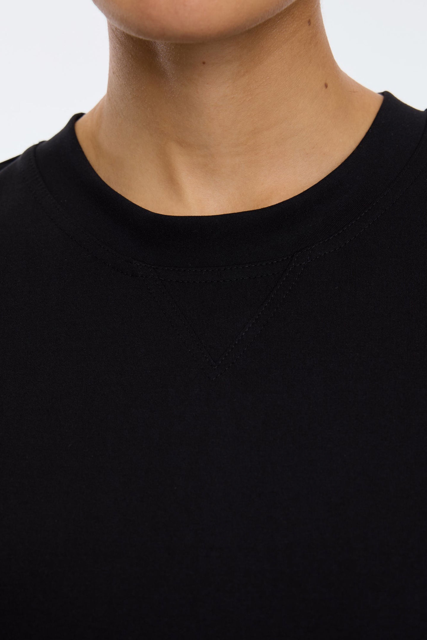 T-DRESS CORE BLACK 6