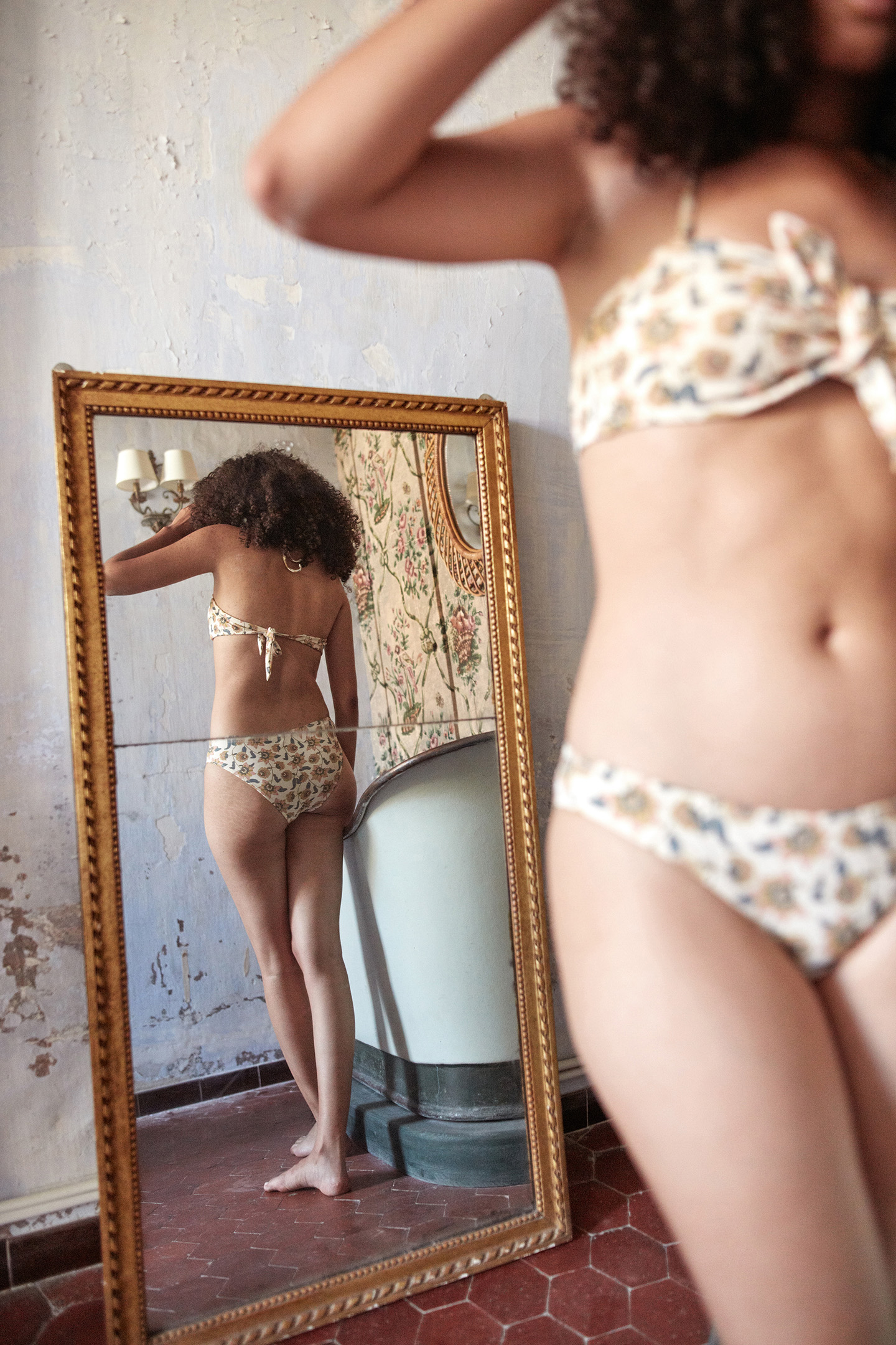 BIKINI BOTTOM CREEK CREAM FLOWERS 4