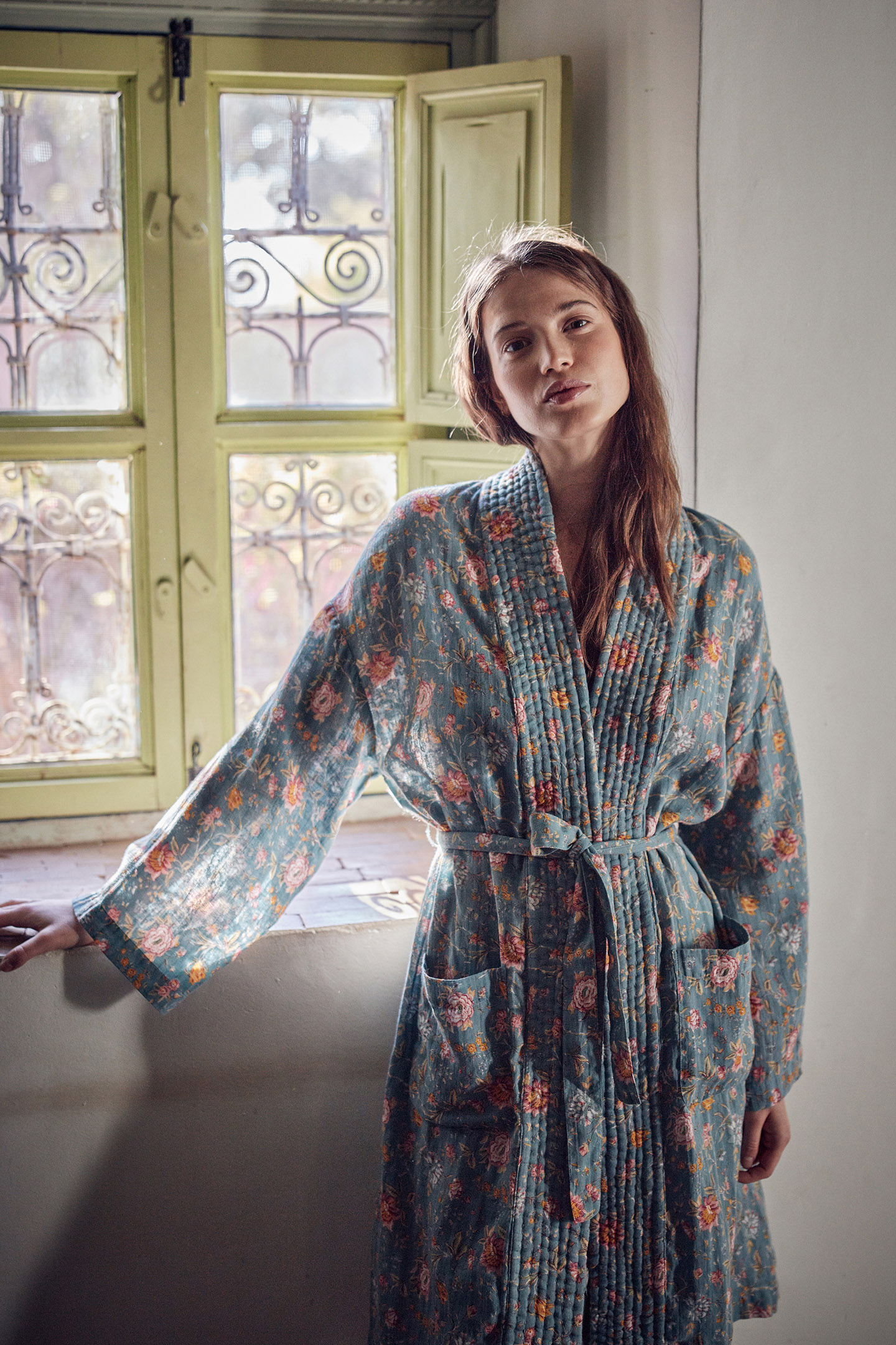 KIMONO YOKA BLUE ROSA DAMASCENA 3