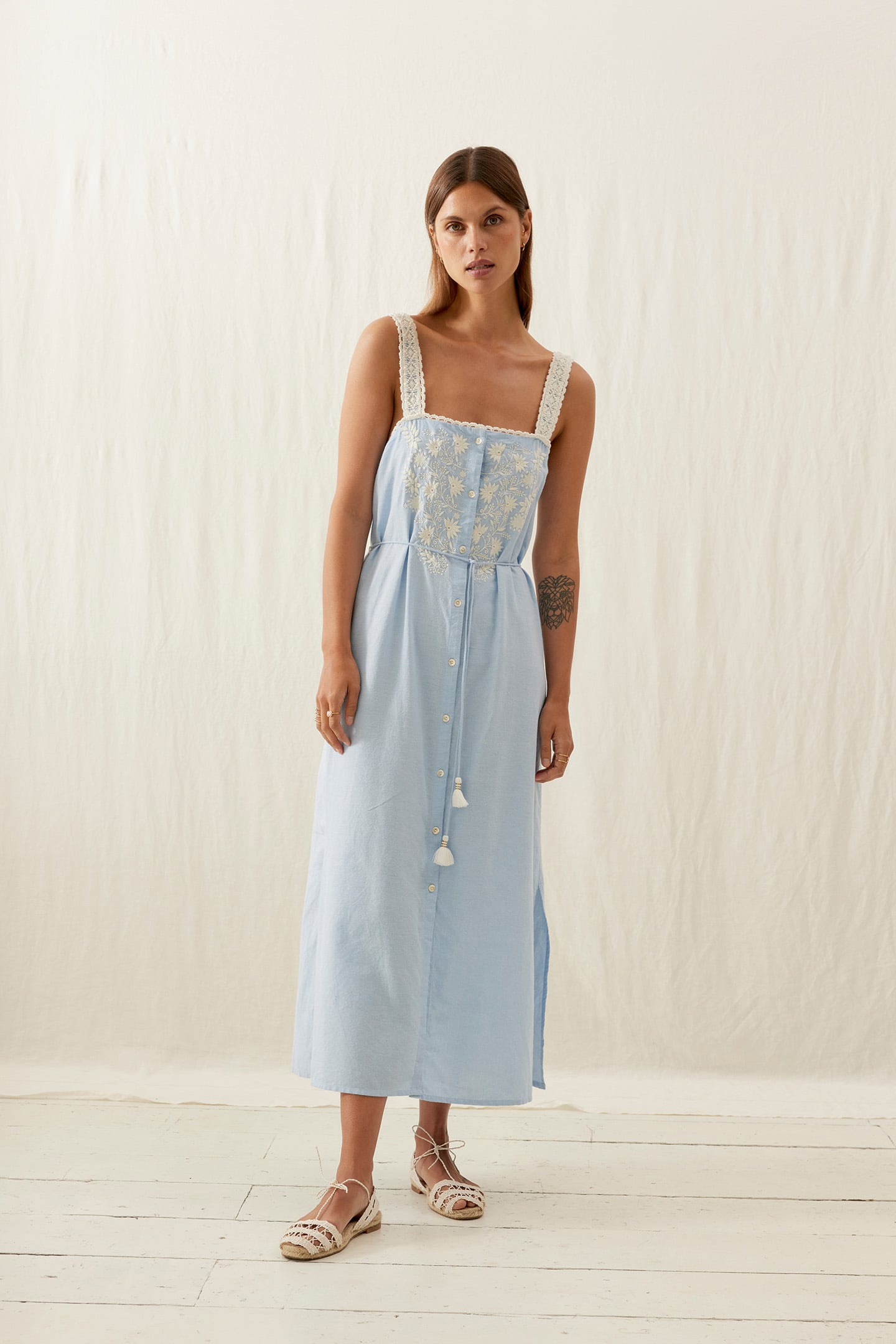 Louise Misha Dress Guanareva Light Blue Maat: 44 | Midi Jurken Outlet | Dames | Blauw