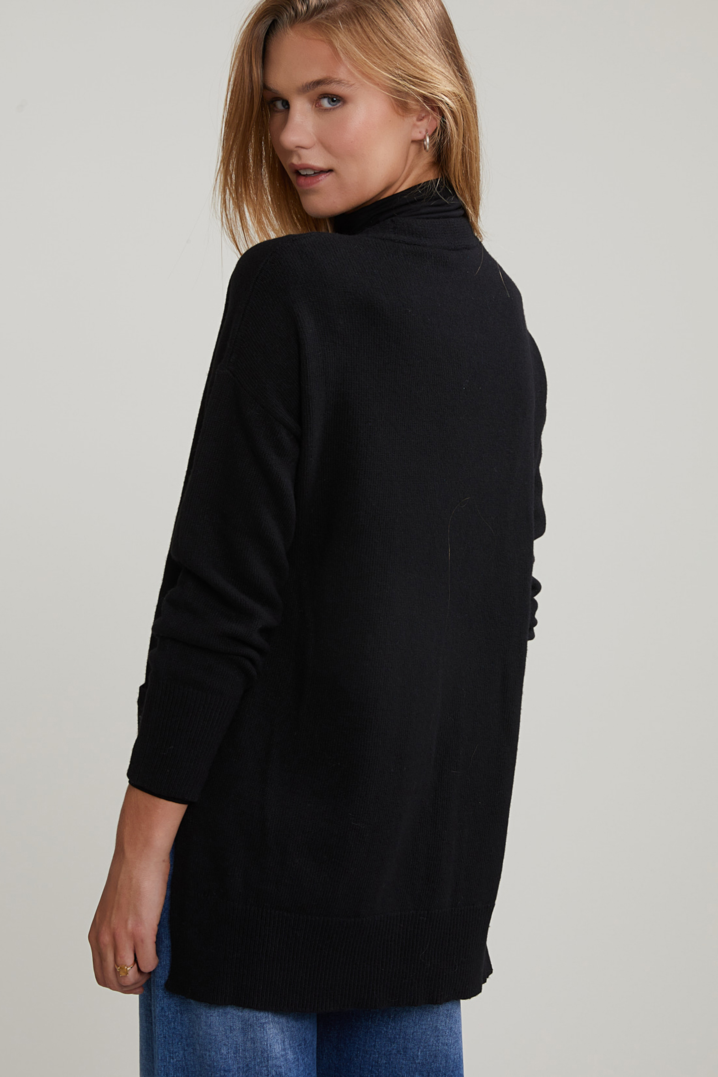 BLACK V-NECK BUTTONED CARDIGAN 2 POCKETS 2