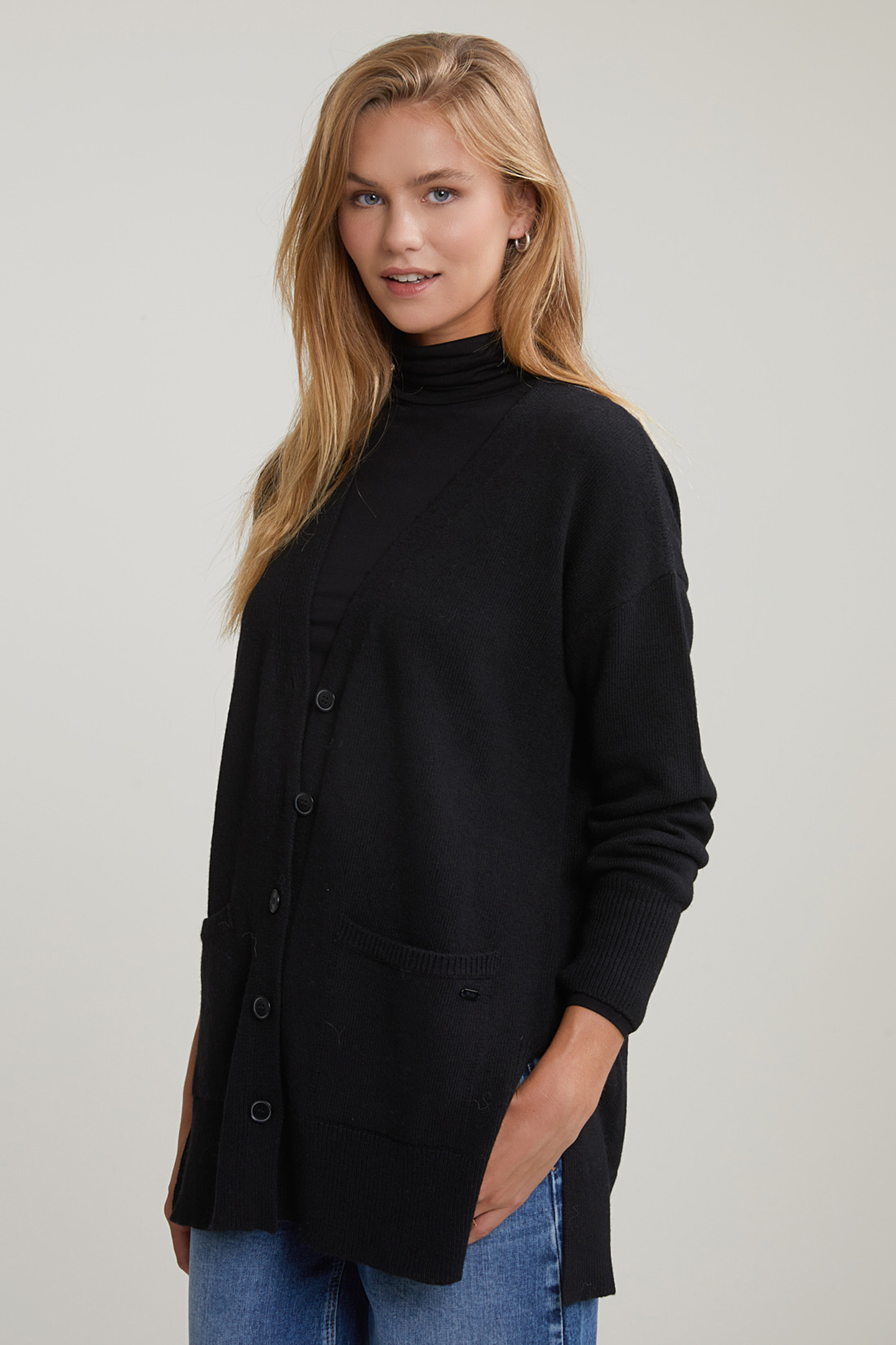 BLACK V-NECK BUTTONED CARDIGAN 2 POCKETS 1
