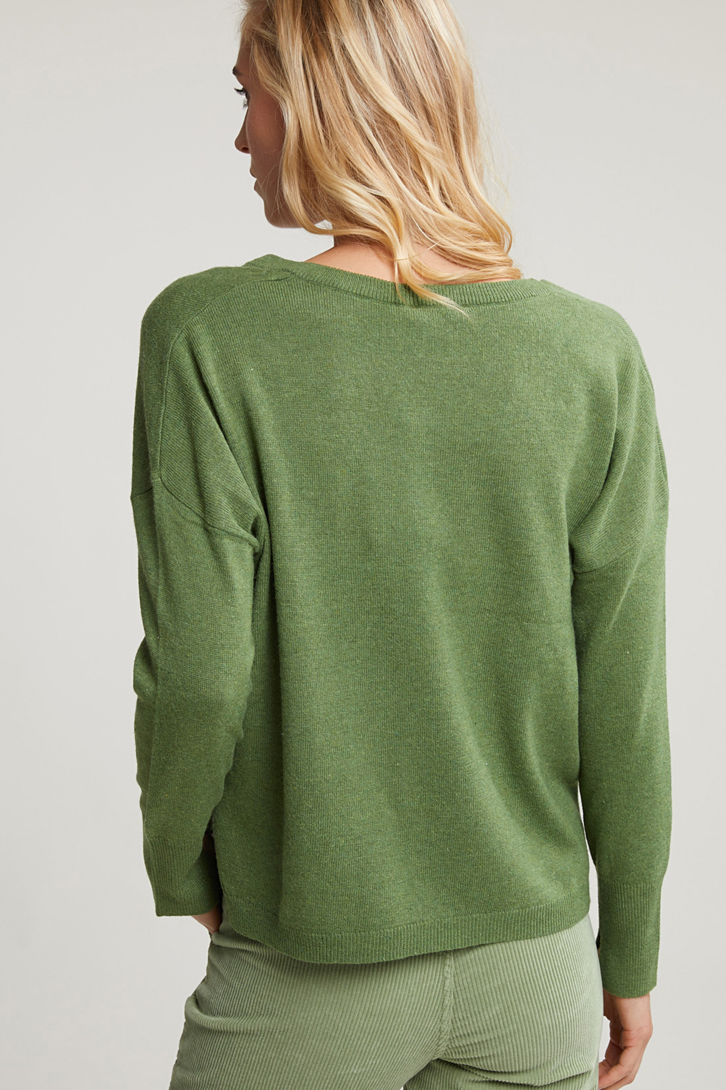 KHAKI BASIC V-NECK SWEATER LONG SLEEVES 2