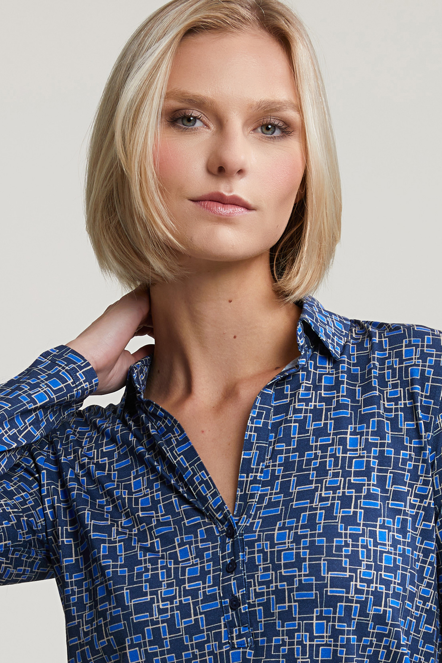 BLUE FANTASY V-NECK T-SHIRT 3