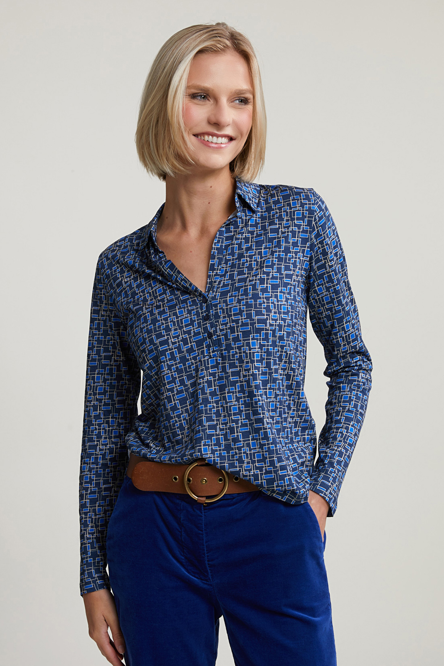 BLUE FANTASY V-NECK T-SHIRT 1