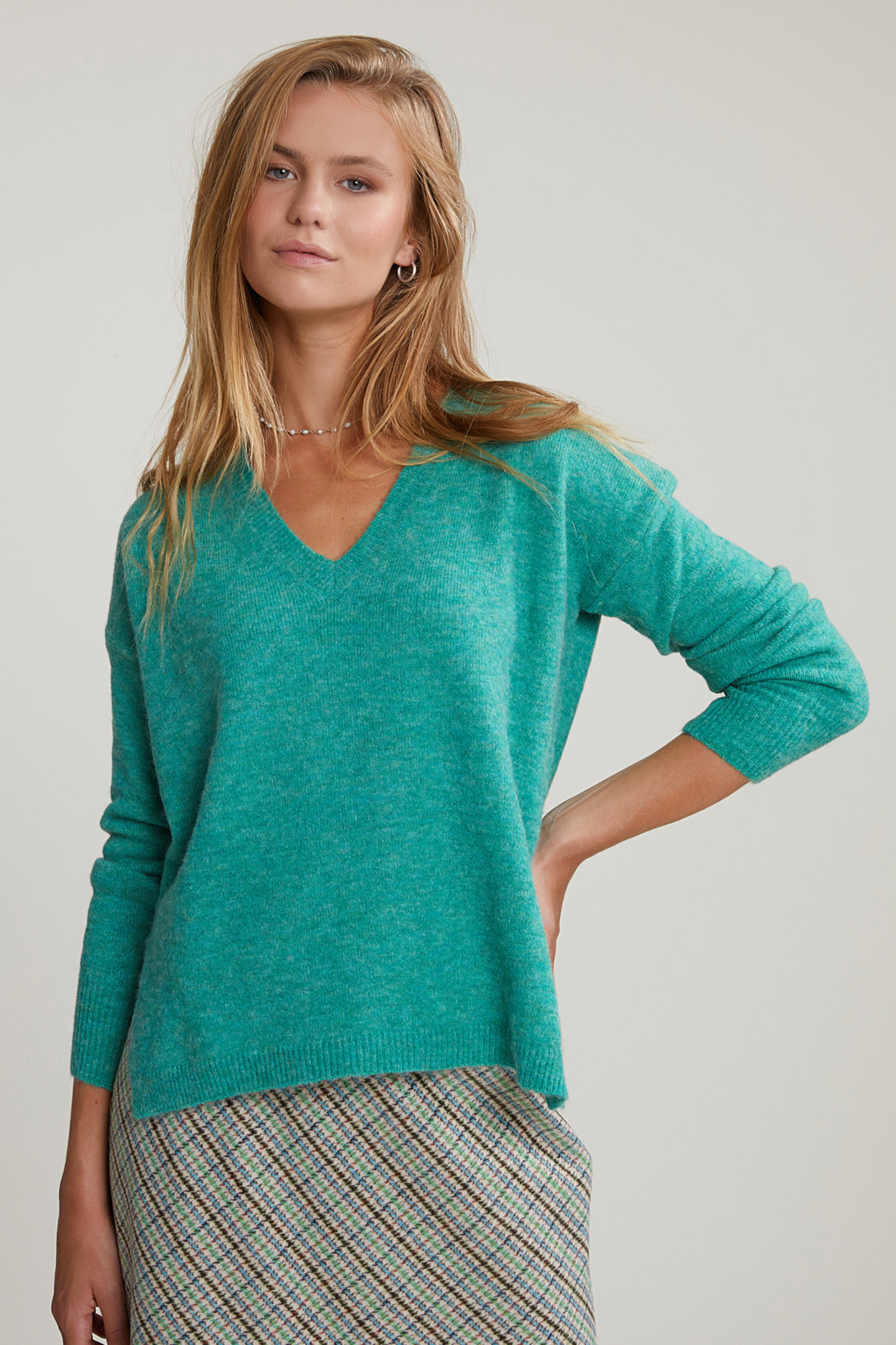 GREEN V-NECK SWEATER LONG SLEEVES 1