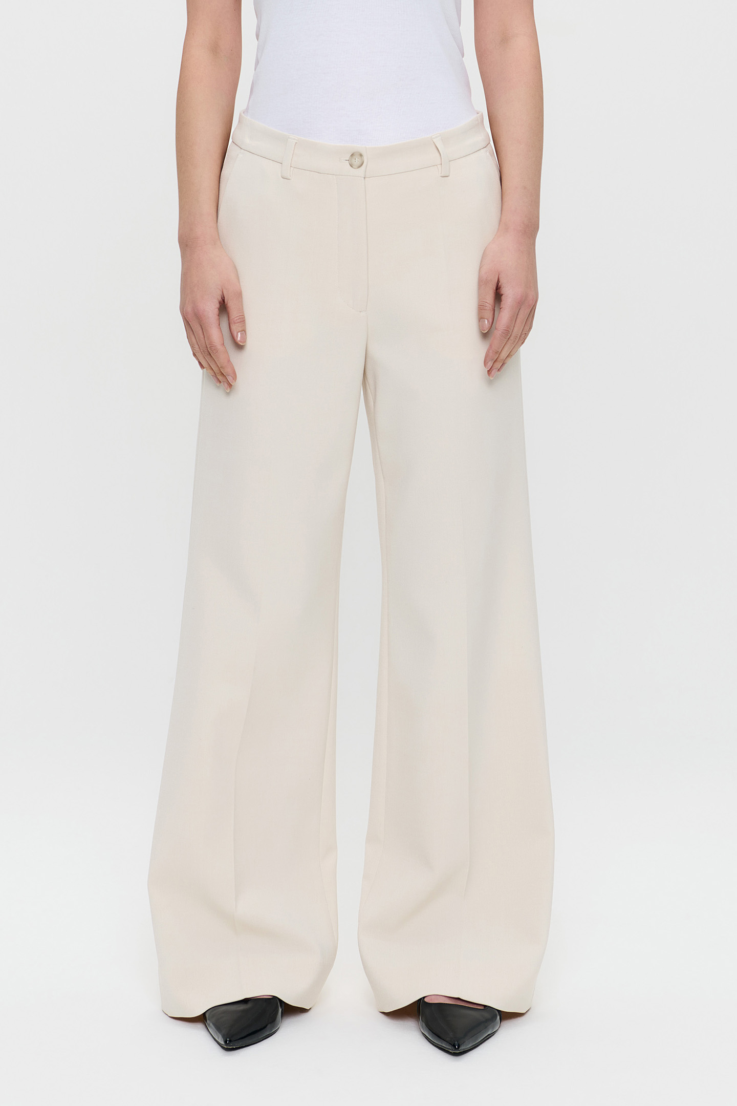 RELAXED FLARED PANTS CREAM by Zenggi