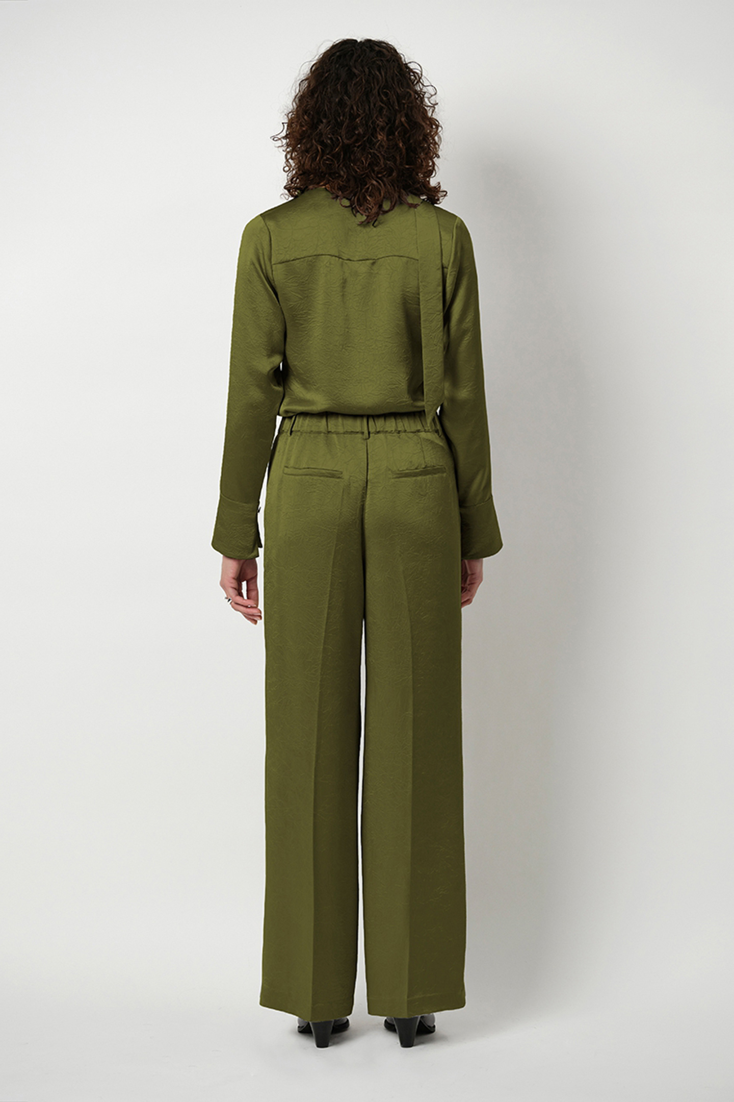 NIYRA CREASED V-NECK TOP FERN GREEN 2