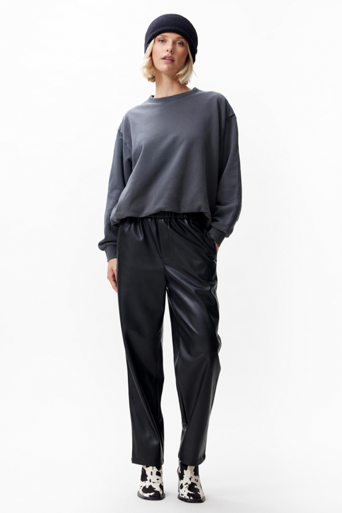 TUCK IN SWEATER CARBON 2