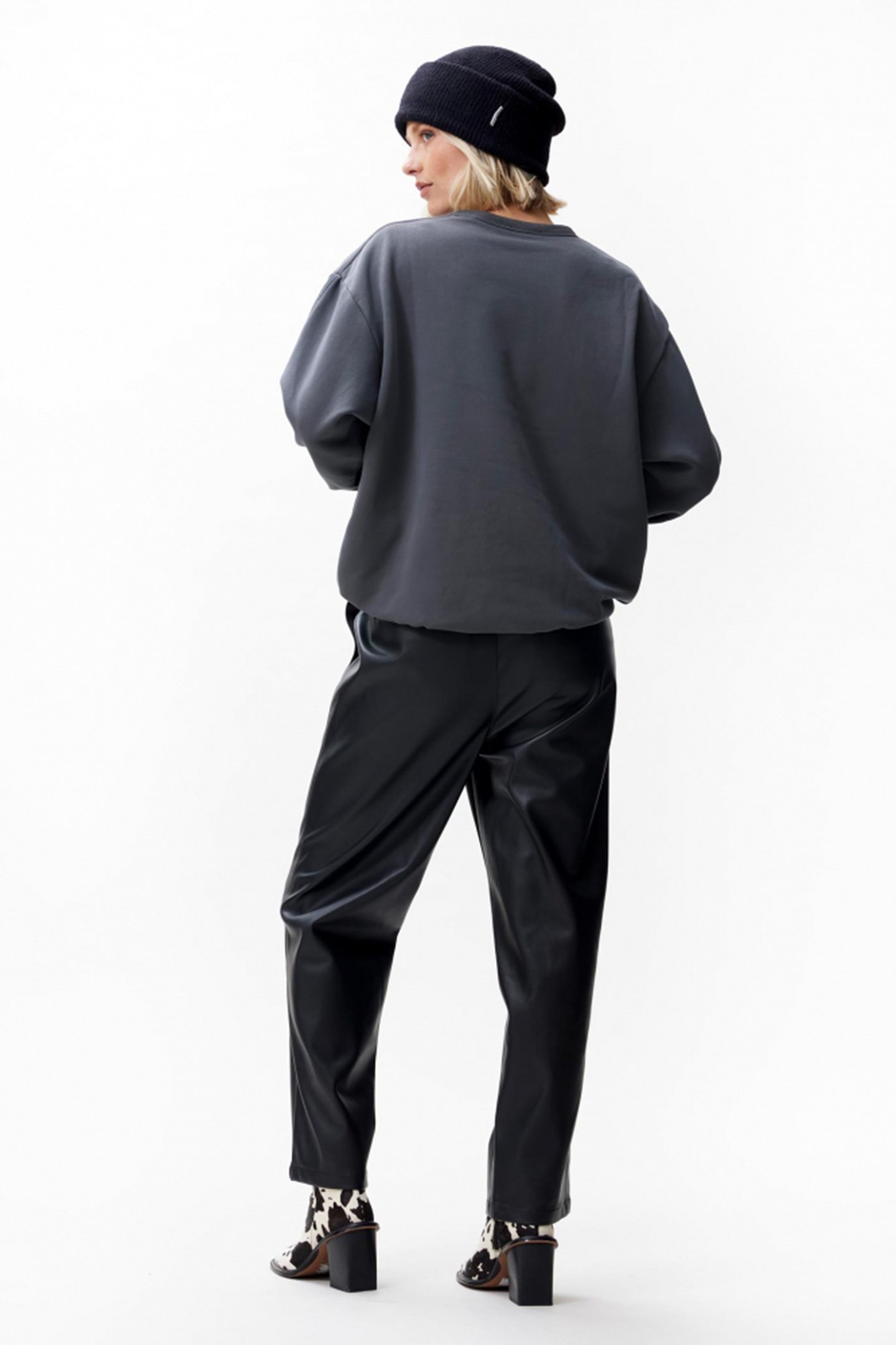 TUCK IN SWEATER CARBON 3