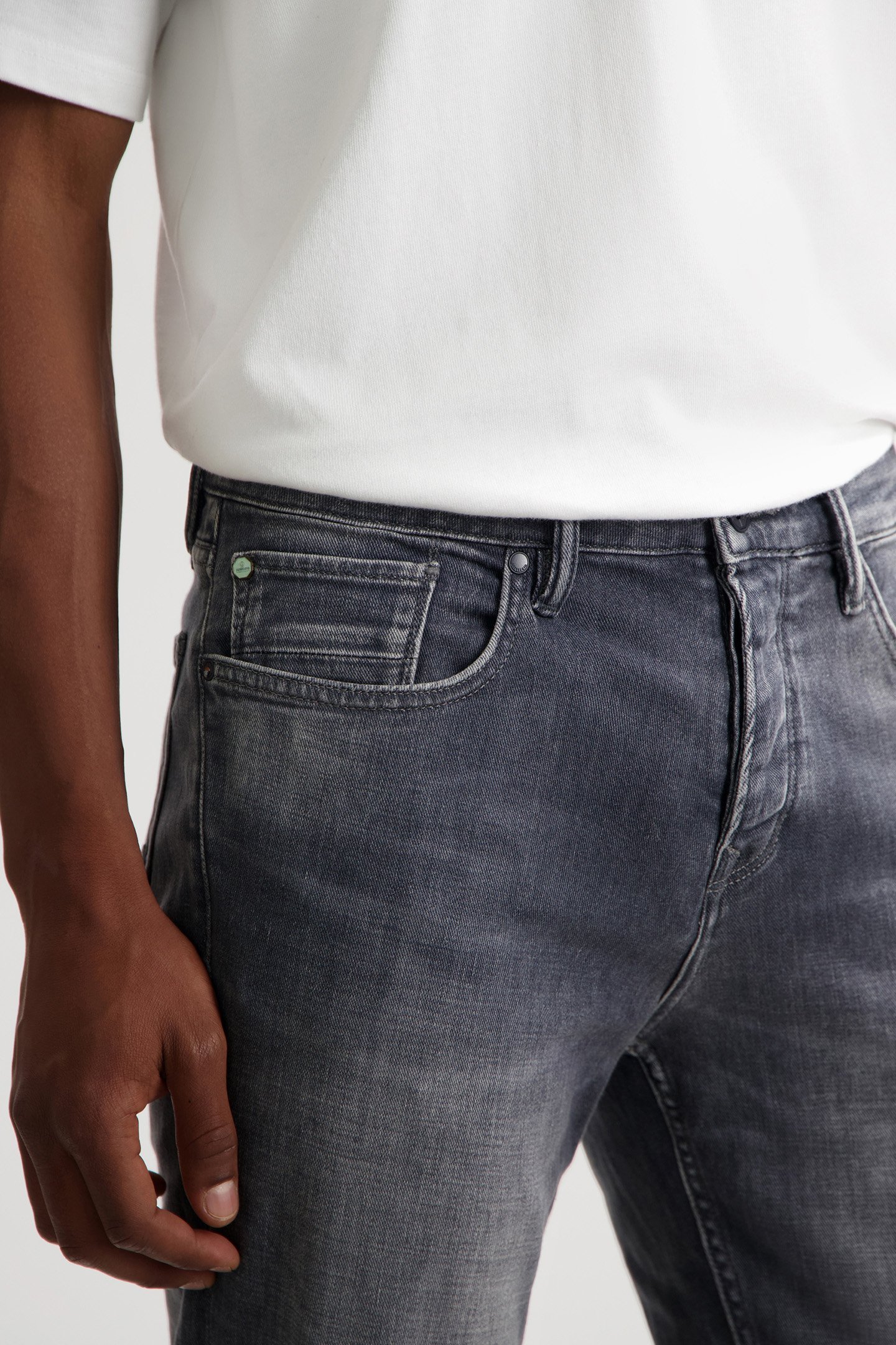 DS_SIR B ON THE ROCKS ON THE ROCKS 7