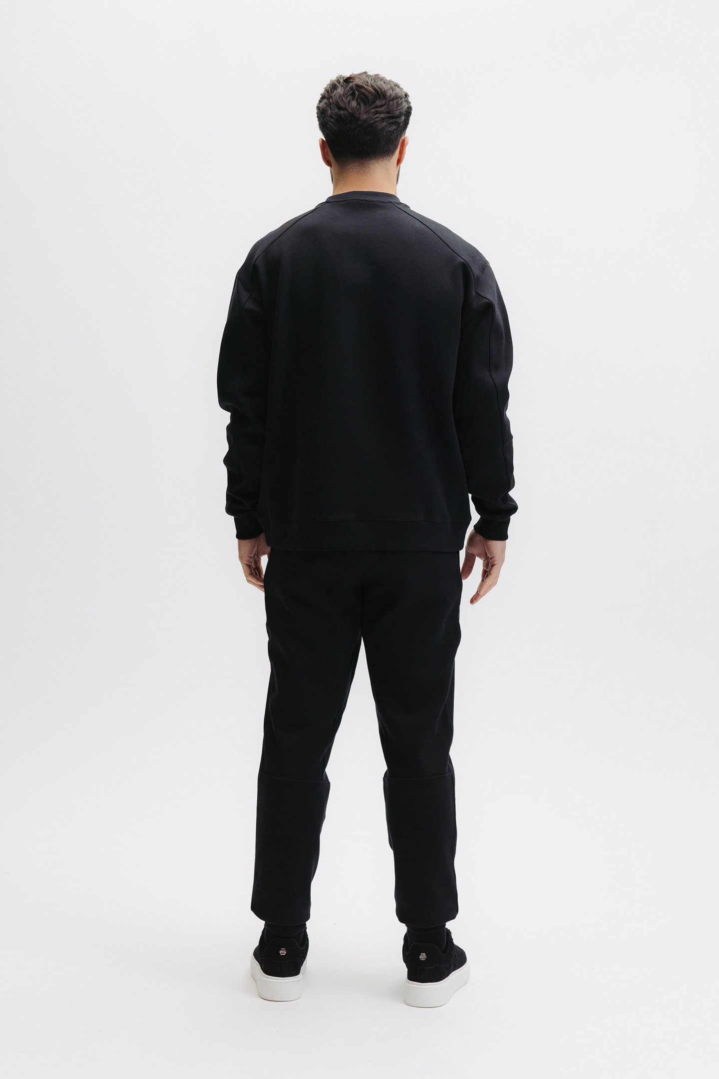 Q SERIES CREWNECK JET BLACK 2