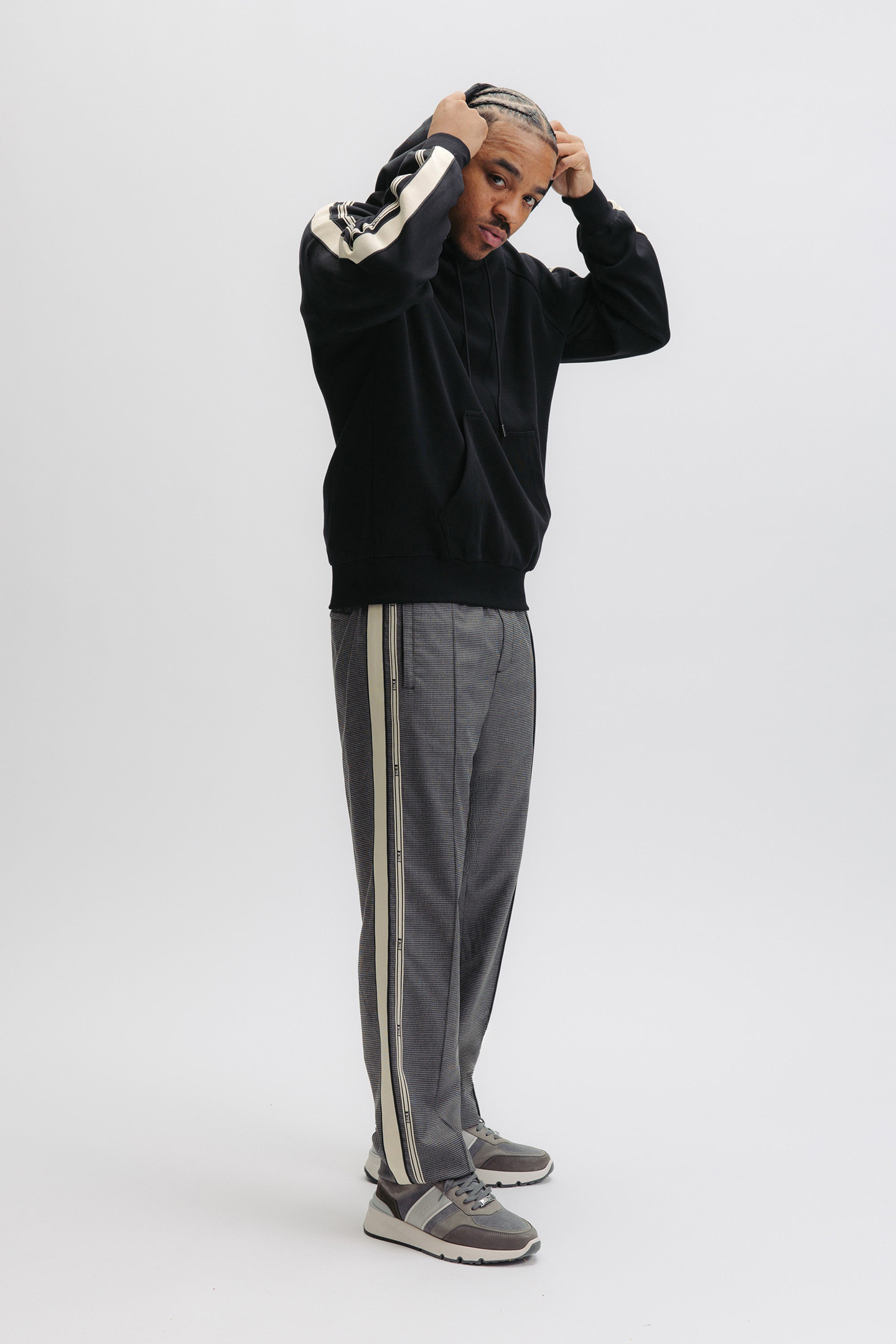 TAPE HOODIE JET BLACK 6