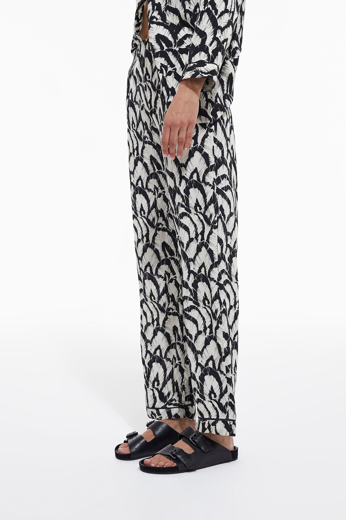 ELASTIC WAIST PANTS WITH BACK POCKET DETAIL 5