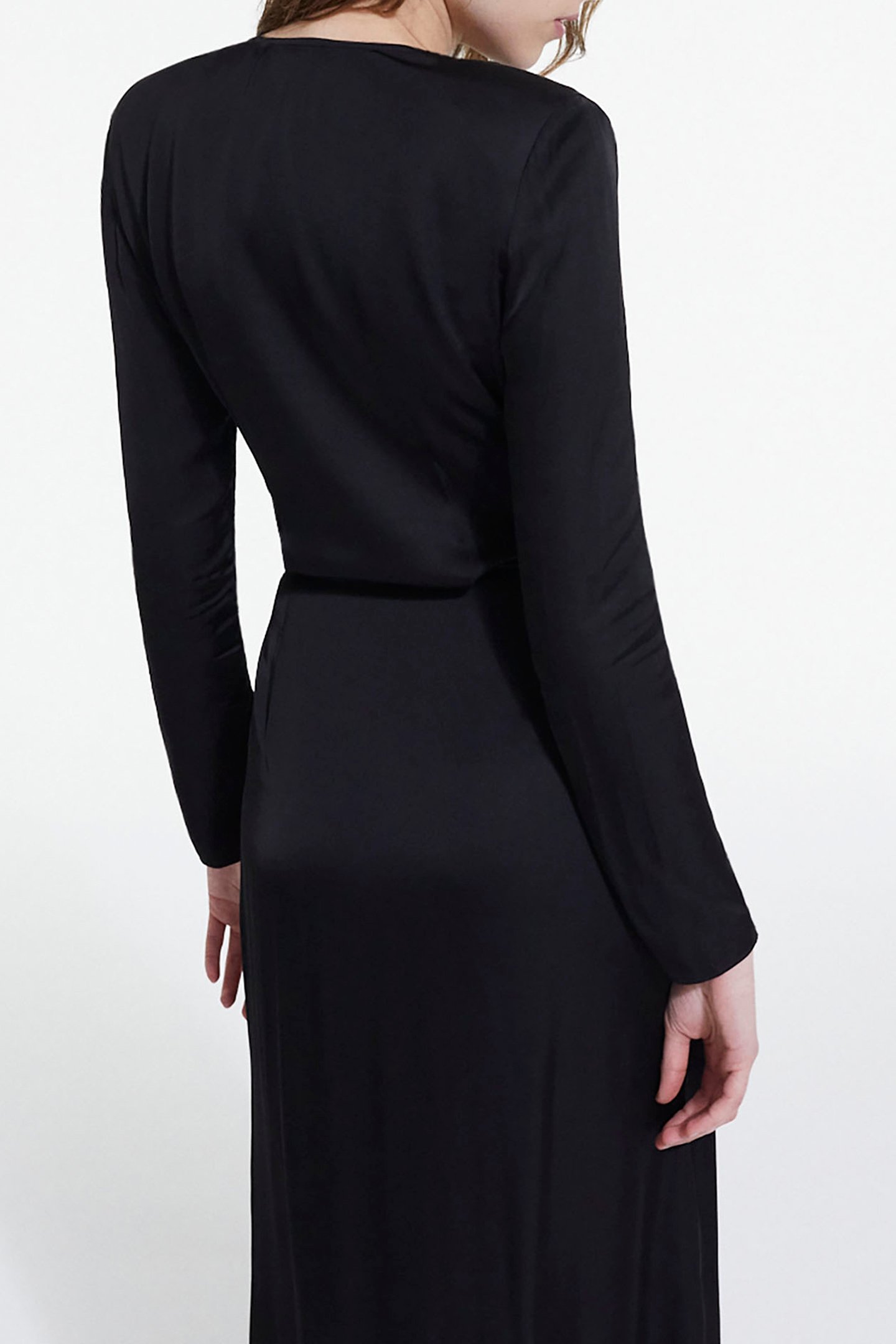 LONG DRESS WITH LONG SLEEVES AND NECKLINE BLACK 5