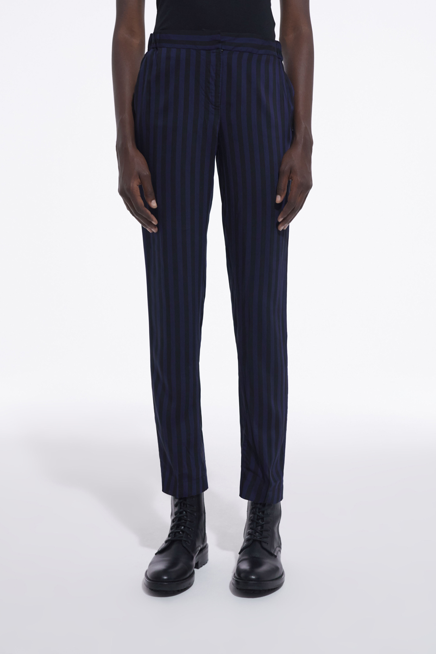 STRAIGHT FLOWING PANTS BLACK NAVY 1