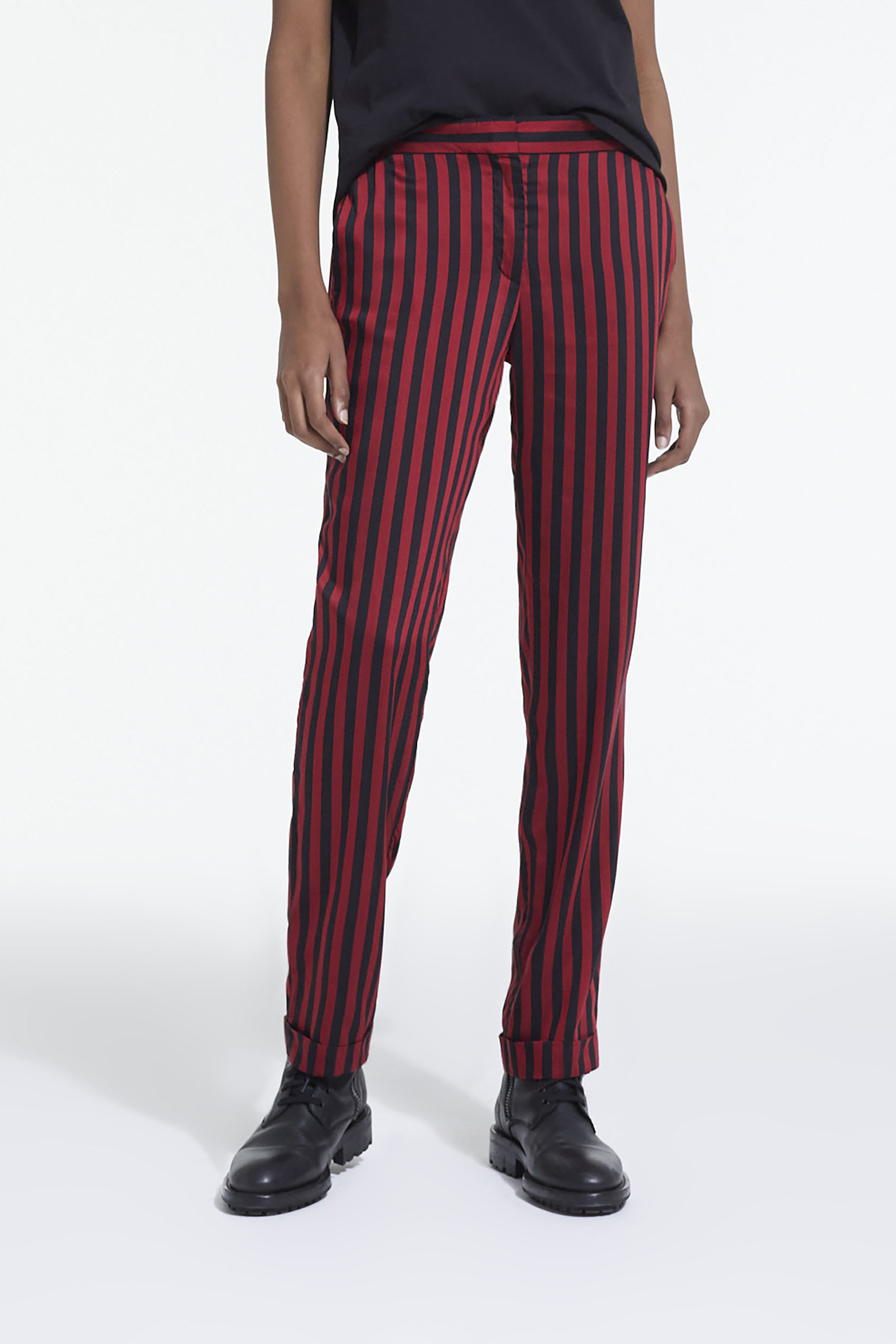 STRAIGHT FLOWING PANTS ROUGE NOIR 1