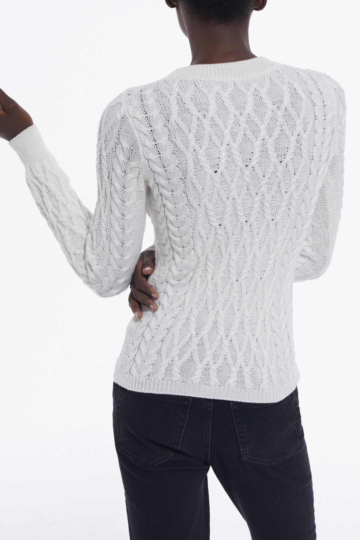 CABLE WOOL ROUND NECK SWEATER WHITE 2
