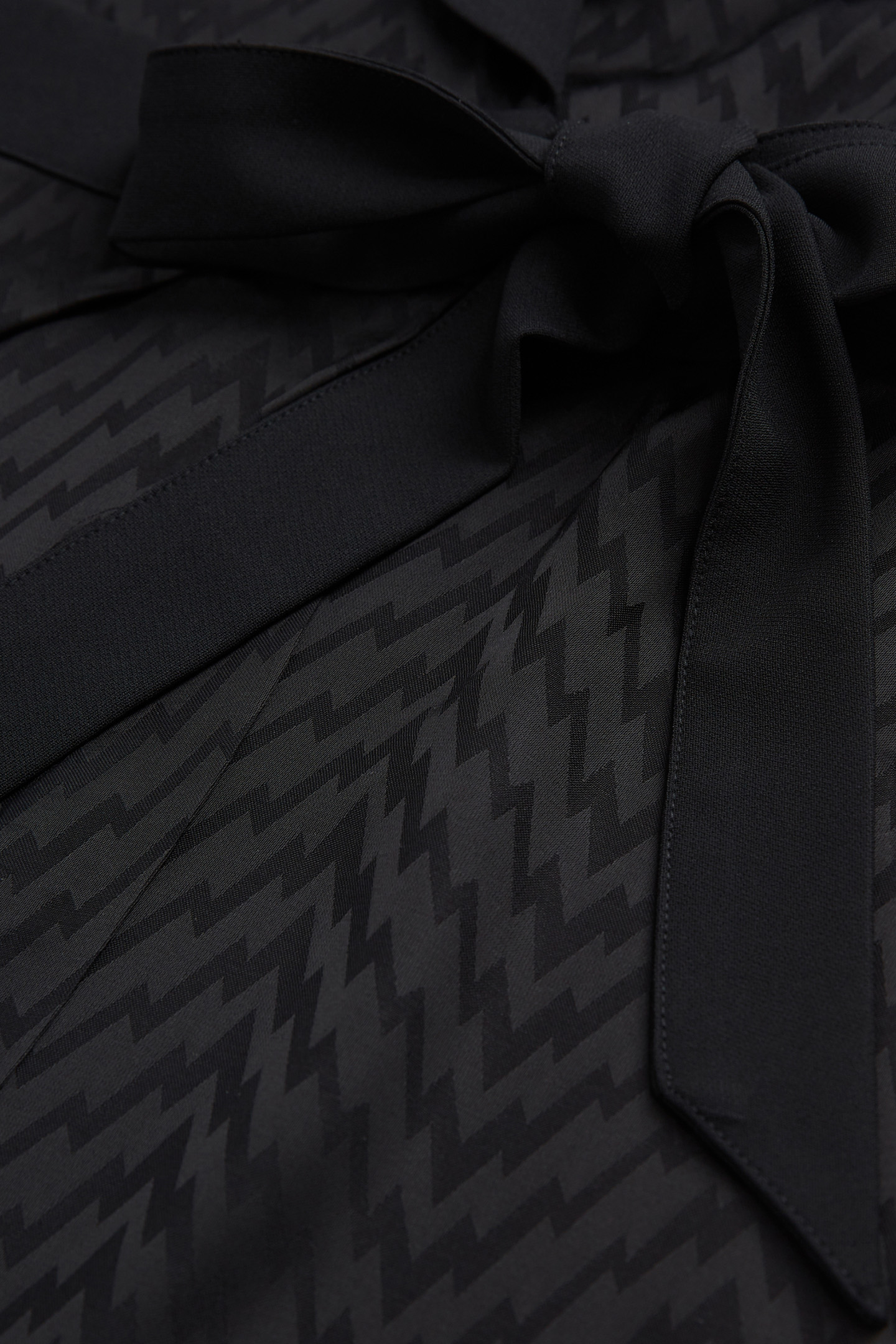 SHORT DRESS WITH LONG SLEEVES BLACK 2