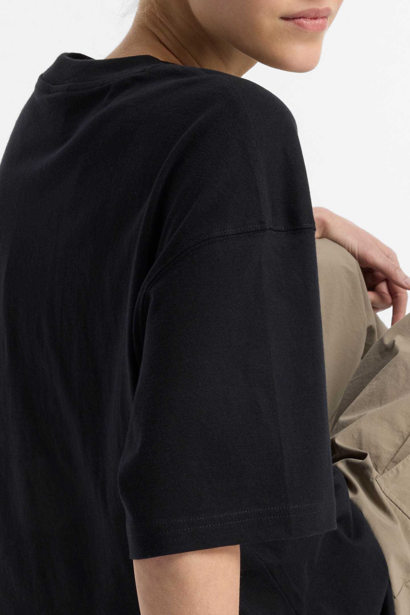 LINEAR GRAPHIC OVERSIZED T-SHI BLACK 9