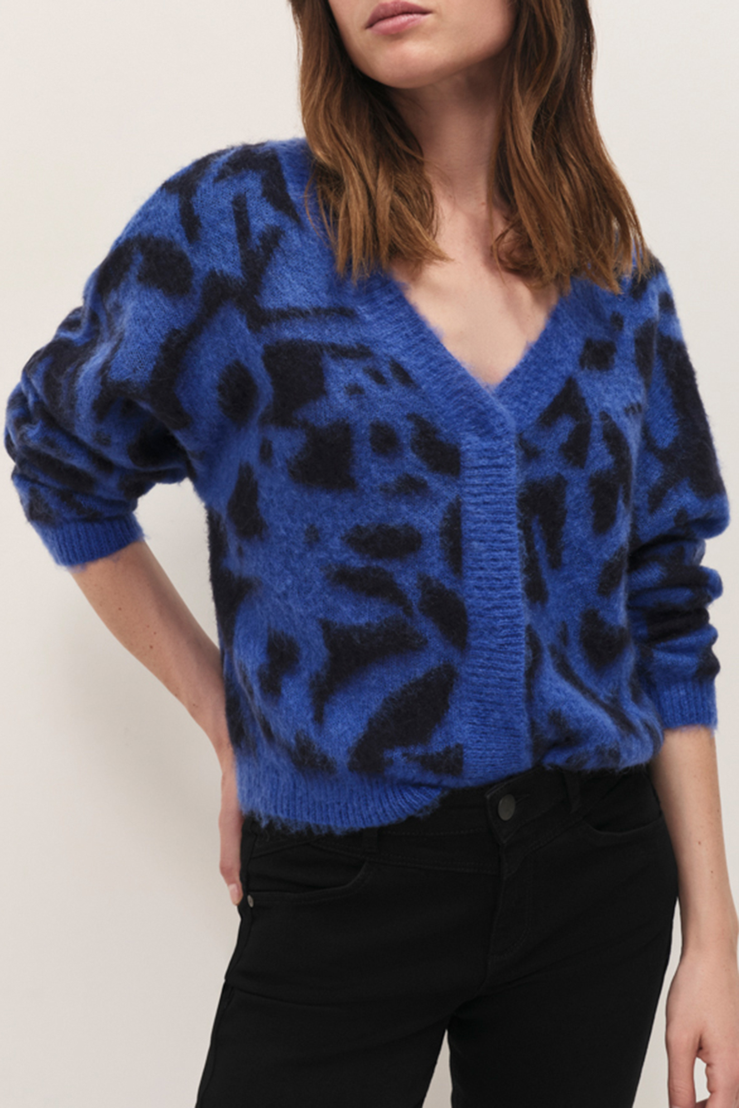 TAMAR - SAPPHIRE BLUE CARDIGAN WITH FLORAL ARABESQUE PATTERN 1