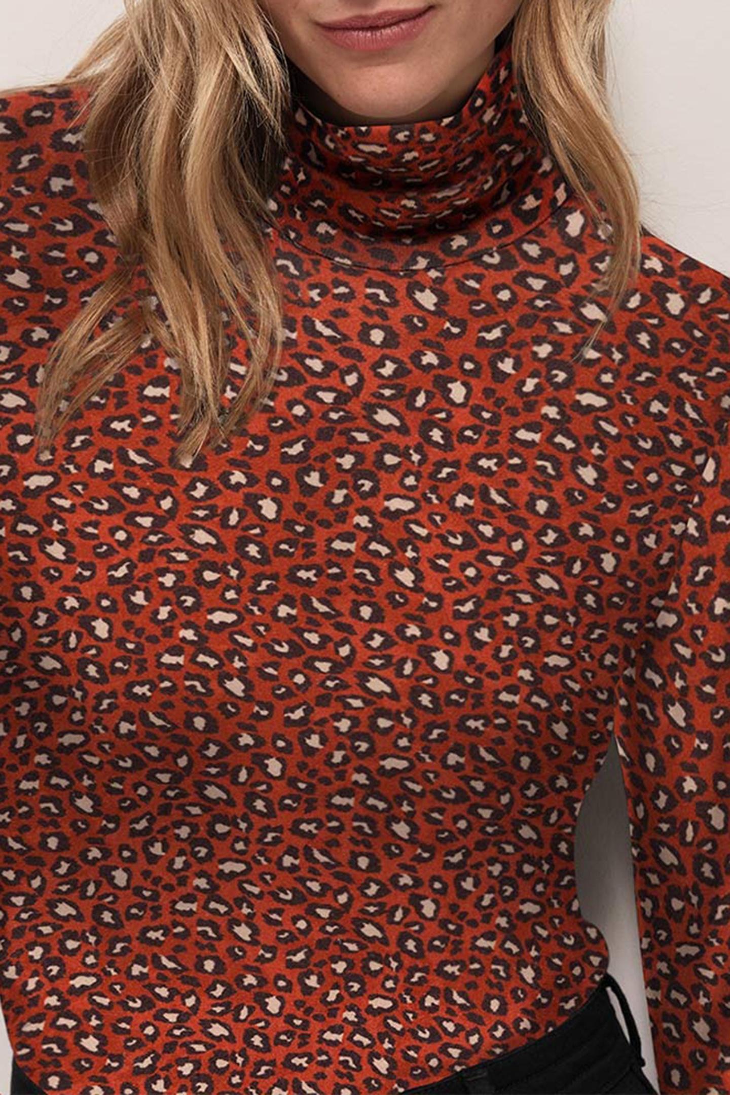 MADLY - RED TURTLENECK T-SHIRT WITH SAFARI PRINT 5