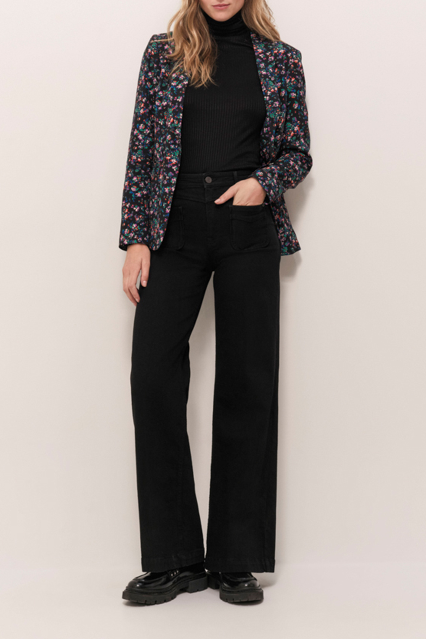 VEZELY - BLACK SUIT JACKET WITH NIGHT GARDEN PRINT 3