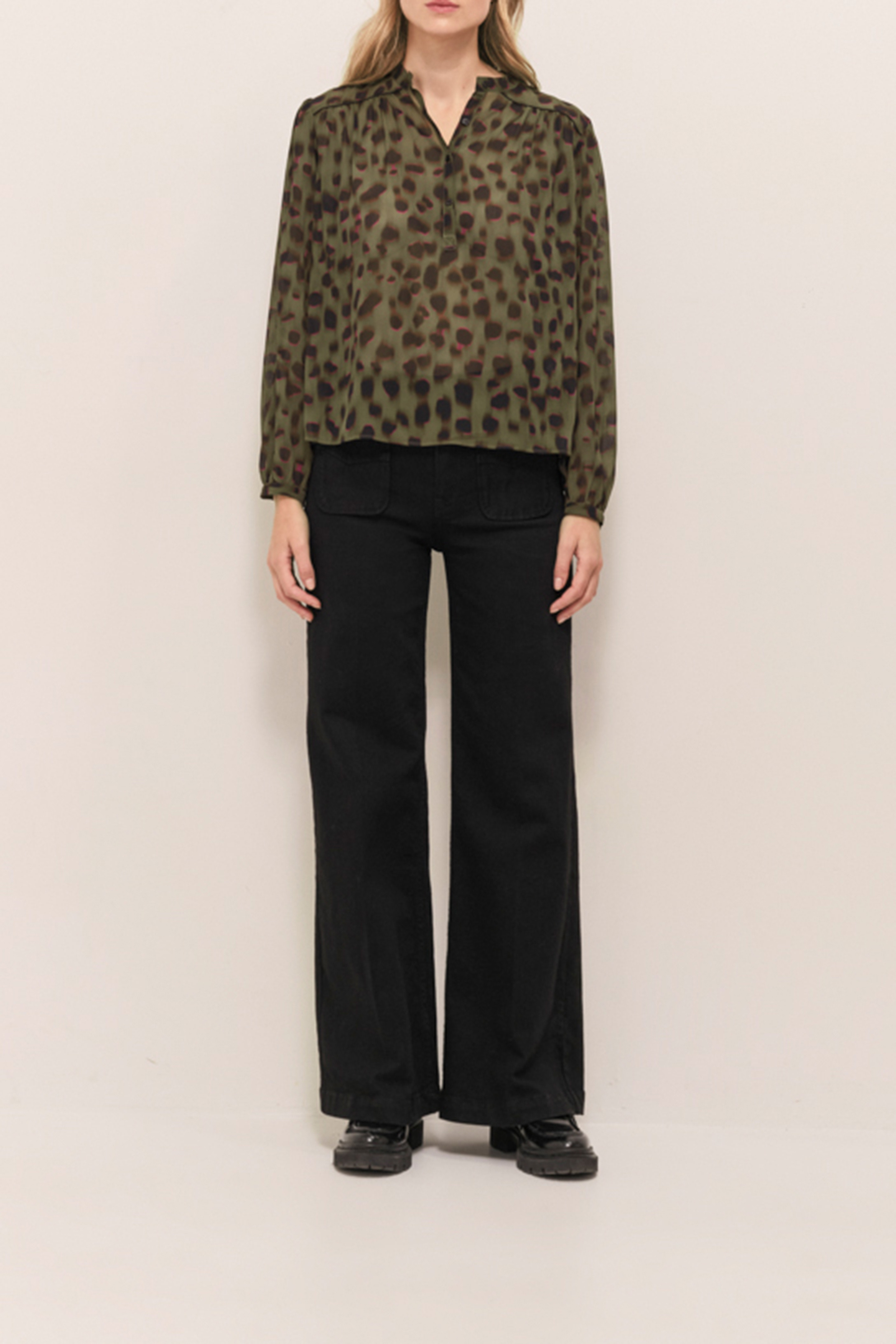 CLUSE - KHAKI BLOUSE WITH BLURRED SPLATTER PRINT 3
